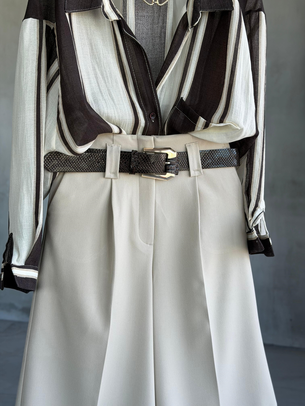 Premium Kemerli Bermuda Pantolon (Taş)