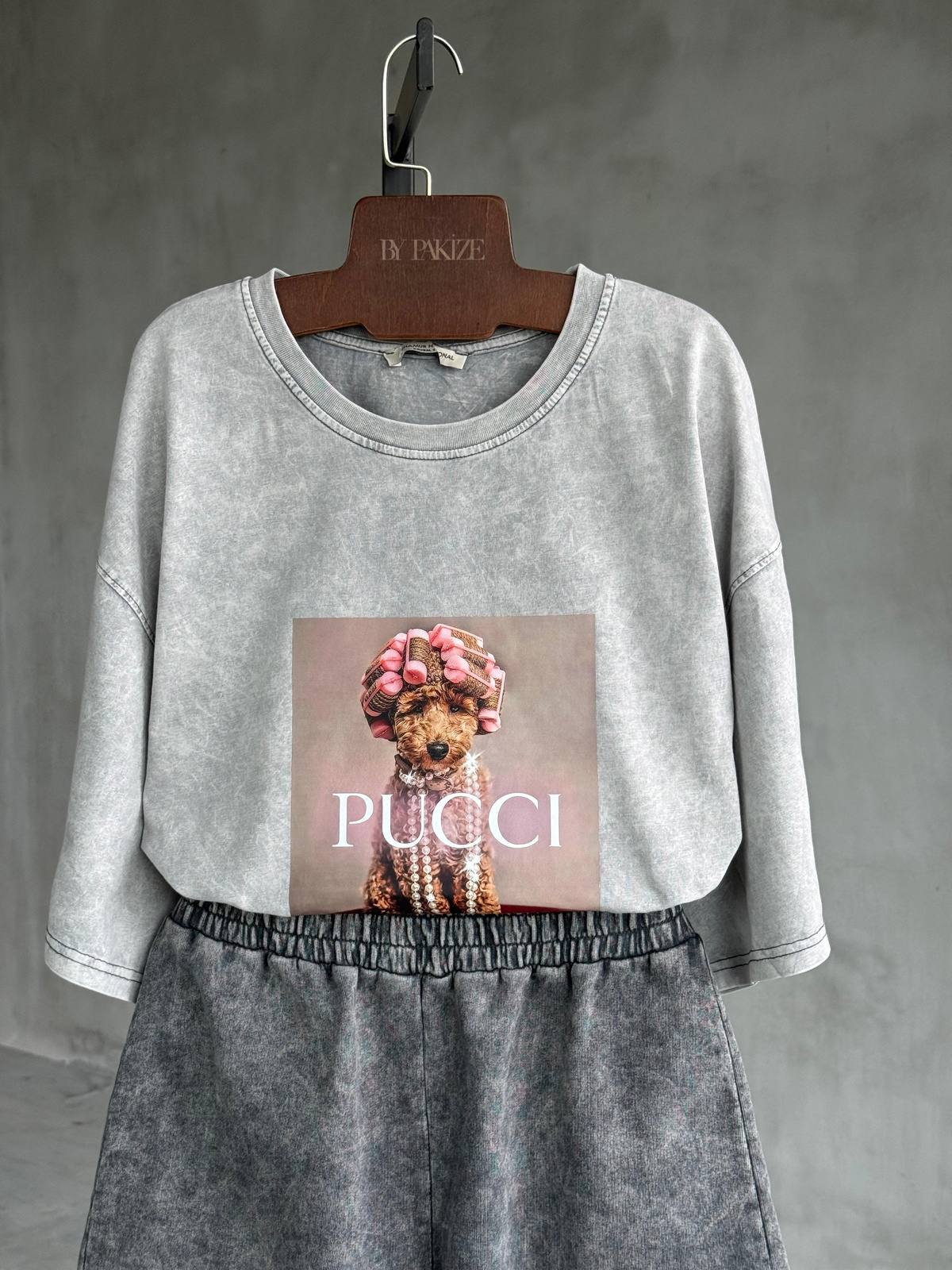 Pucci Poodle Baskılı Taş Yıkamalı Oversize Dokuma Tişört (Gri)