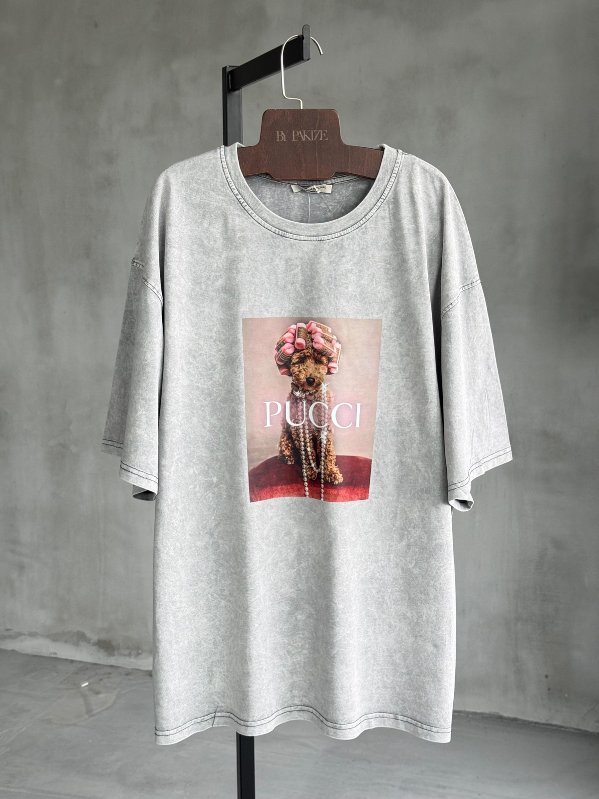 Pucci Poodle Baskılı Taş Yıkamalı Oversize Dokuma Tişört (Gri)