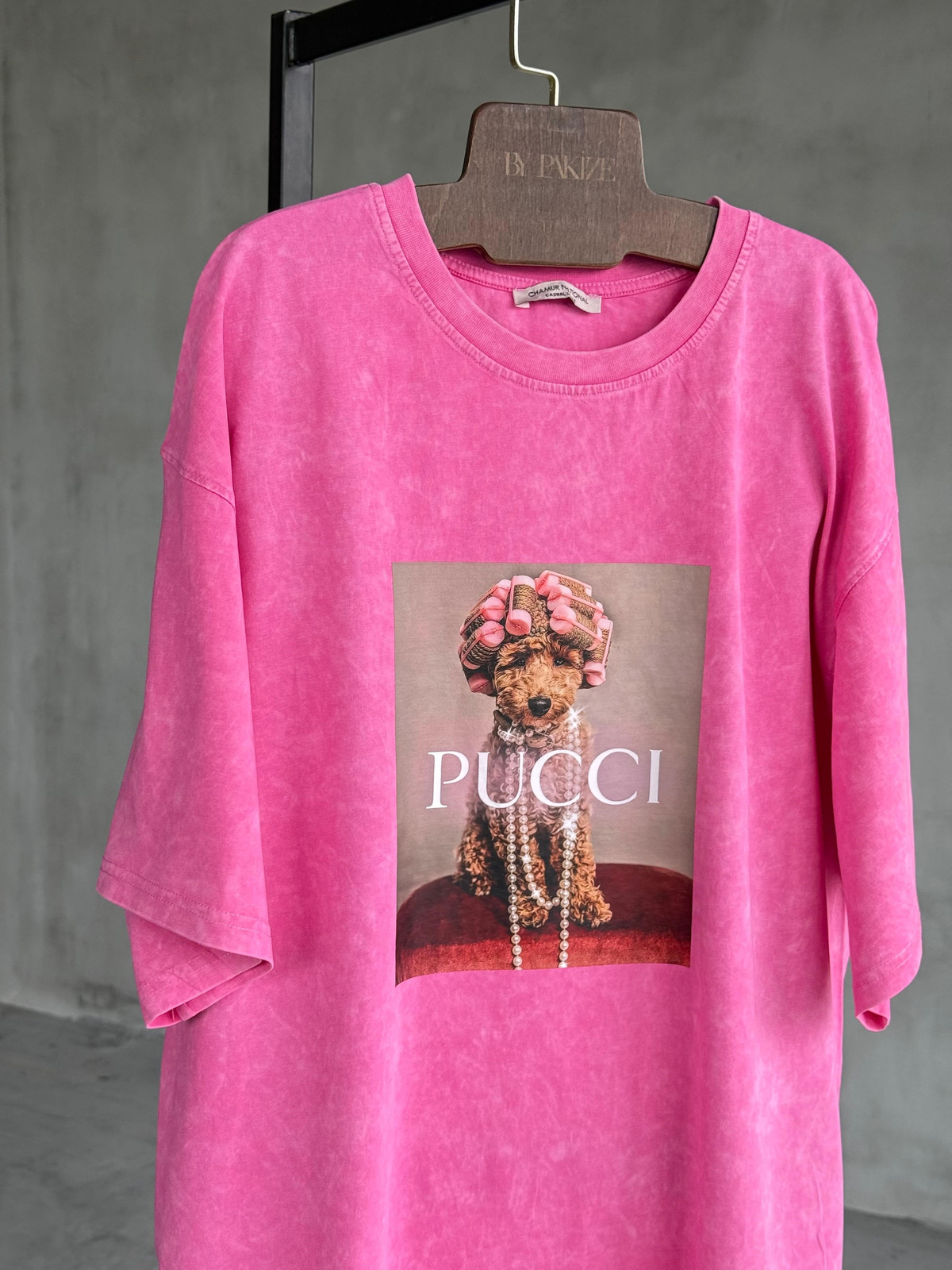 Pucci Poodle Baskılı Taş Yıkamalı Oversize Dokuma Tişört (Pembe)