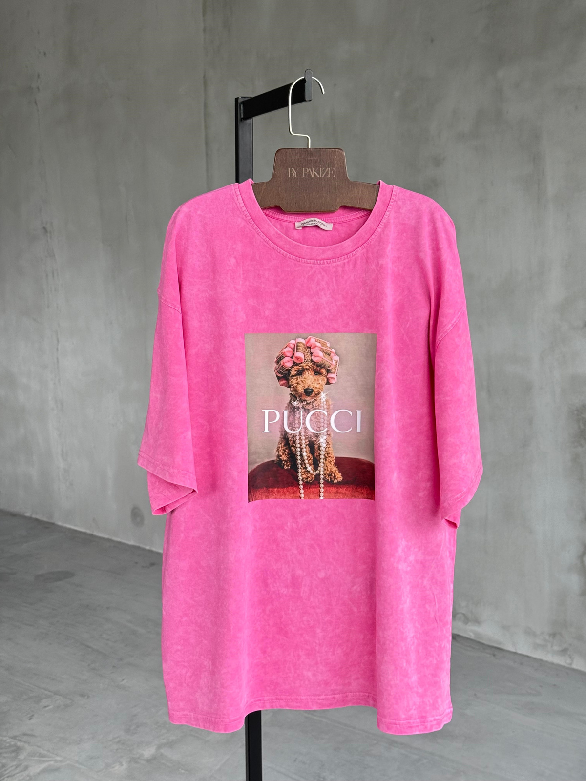 Pucci Poodle Baskılı Taş Yıkamalı Oversize Dokuma Tişört (Pembe)