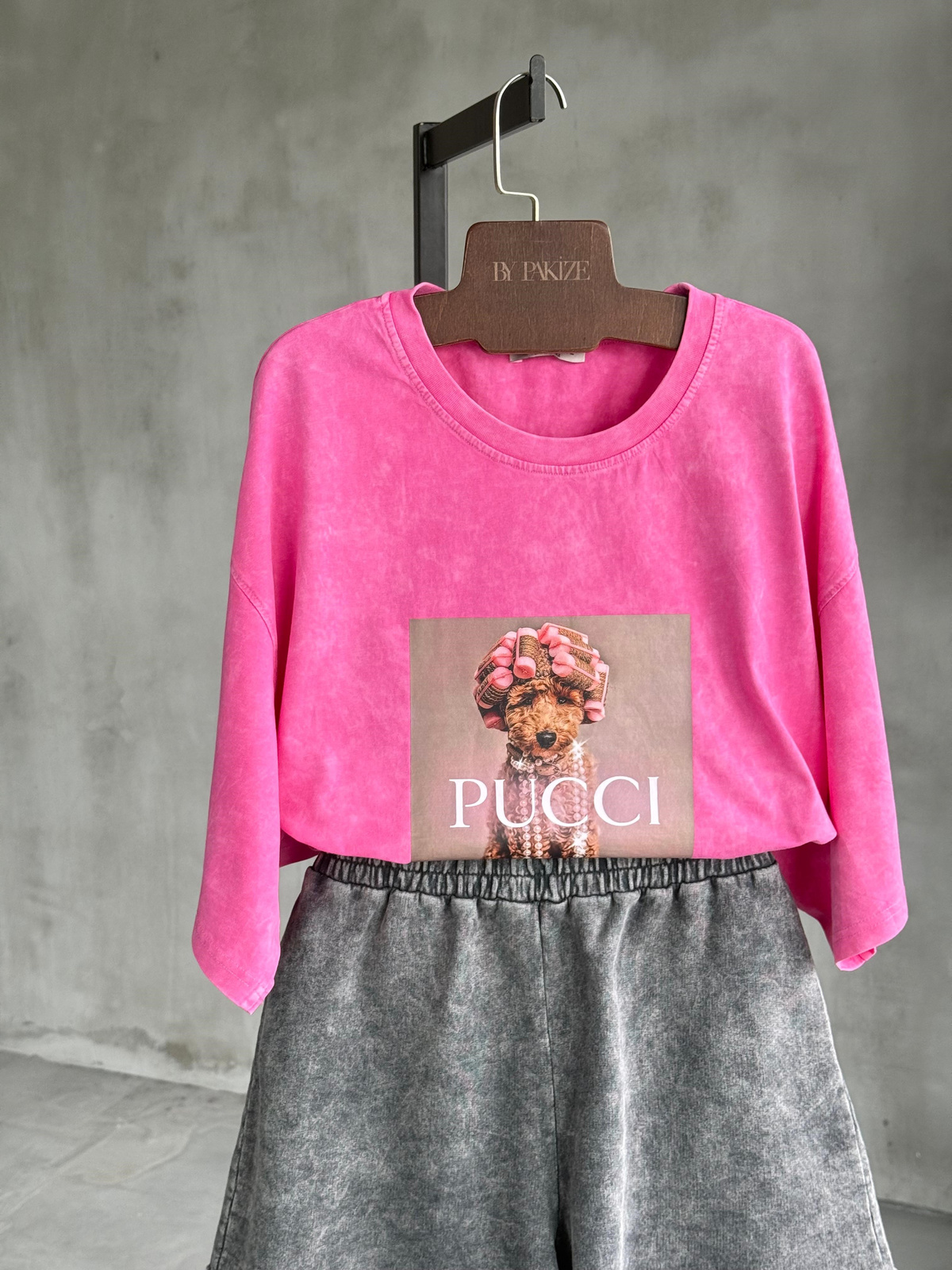 Pucci Poodle Baskılı Taş Yıkamalı Oversize Dokuma Tişört (Pembe)