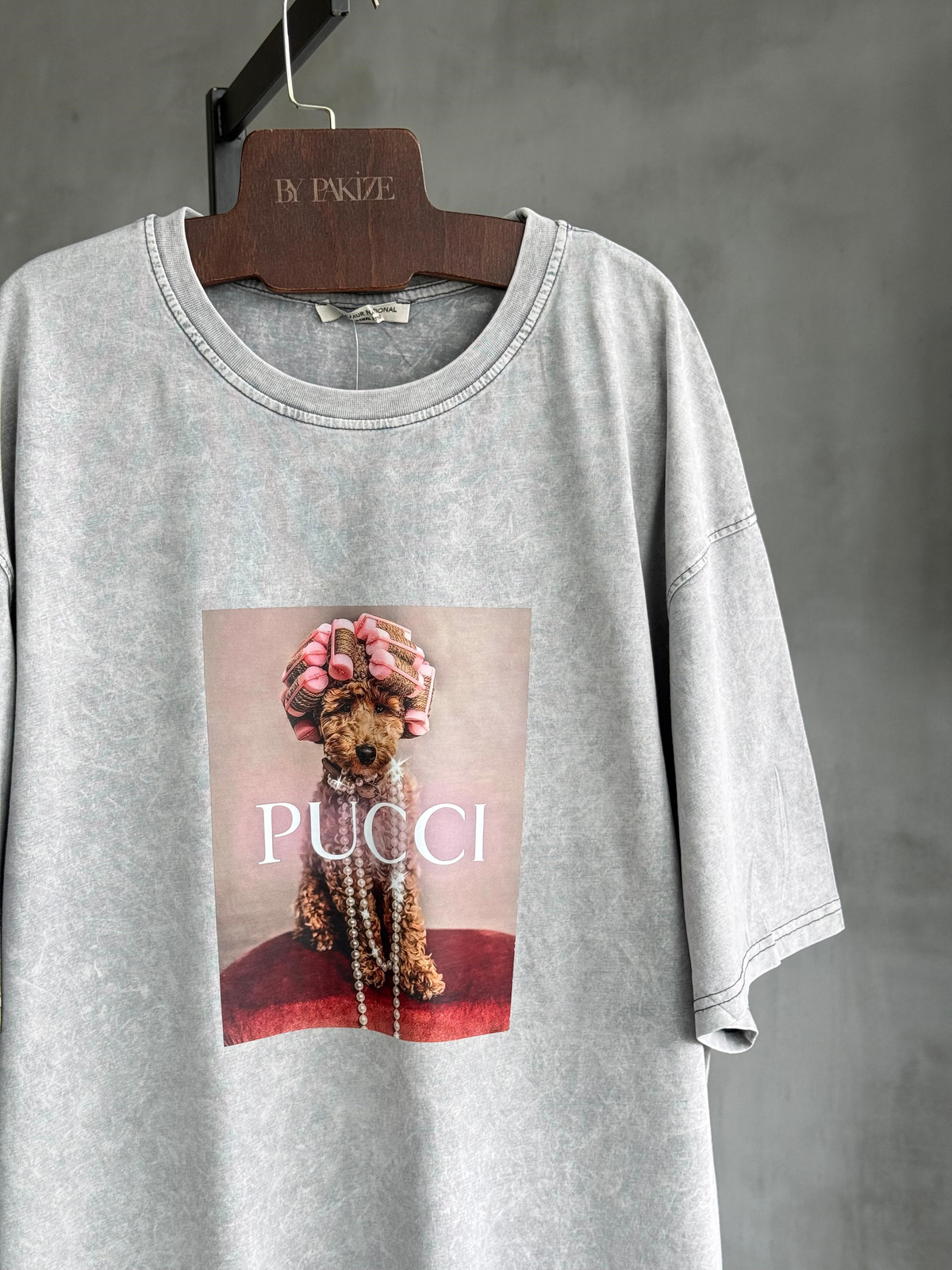 Pucci Poodle Baskılı Taş Yıkamalı Oversize Dokuma Tişört (Gri)
