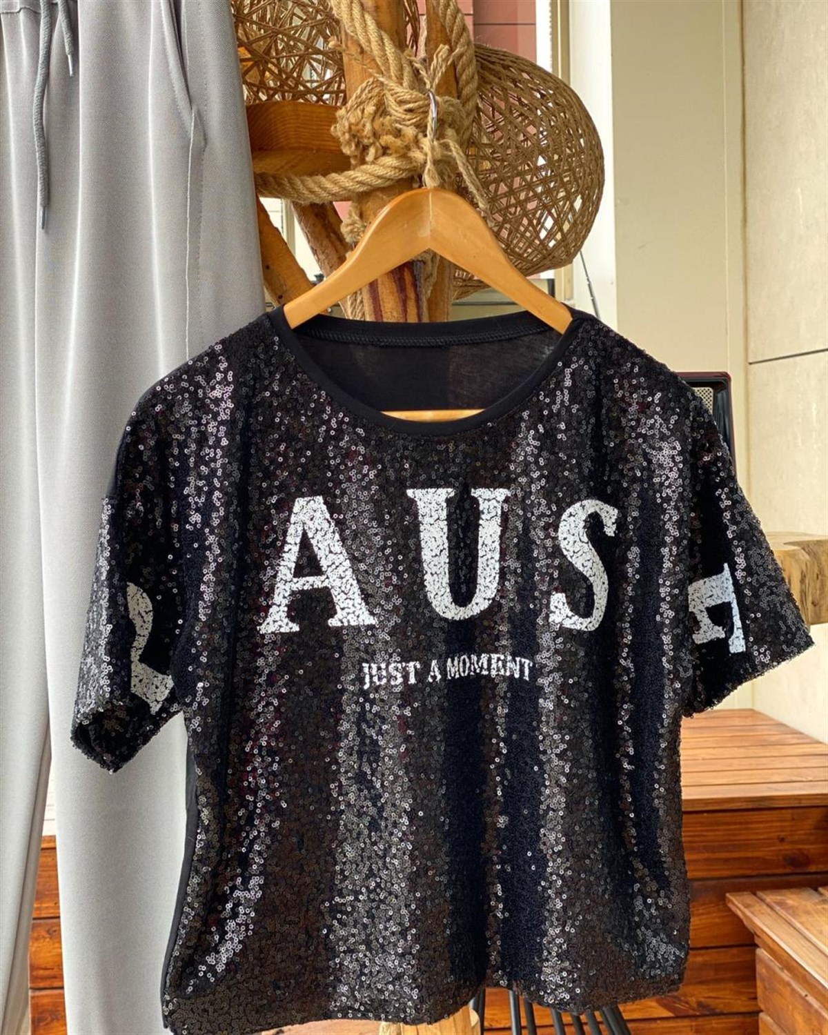 Pul Payet İşçilikli Tshirt (SİYAH)