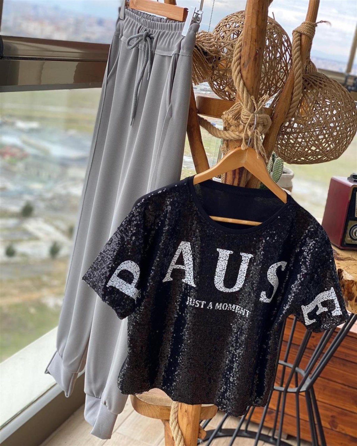Pul Payet İşçilikli Tshirt (SİYAH)