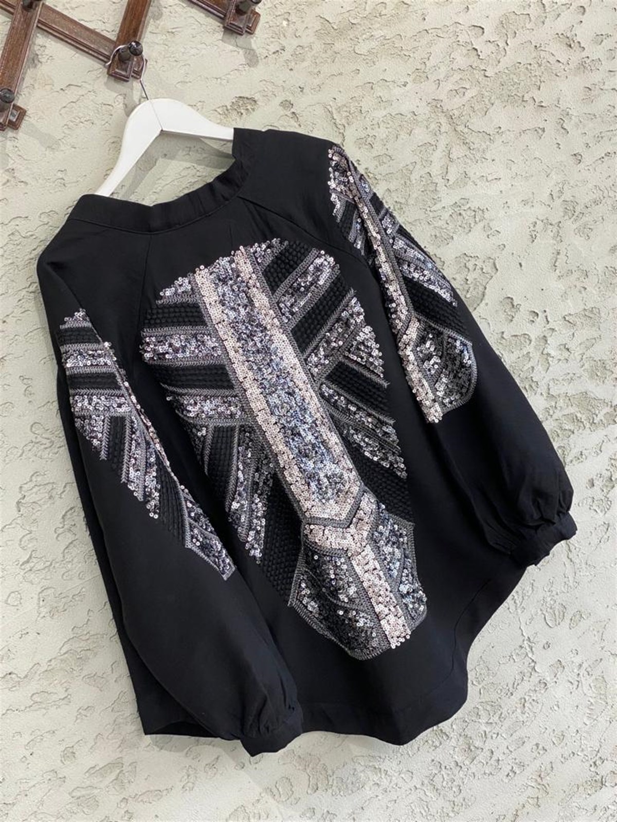 Pul Payet İşlemeli Siyah Keten Kimono