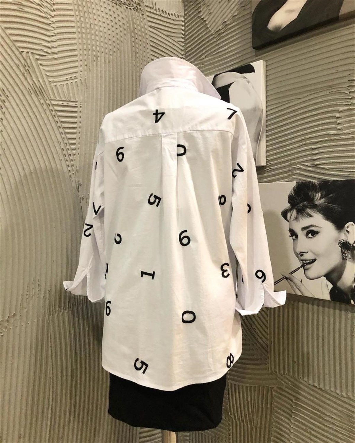Rakamları Nakış İşlemeli Likralı Coton Kumaş Gömlek