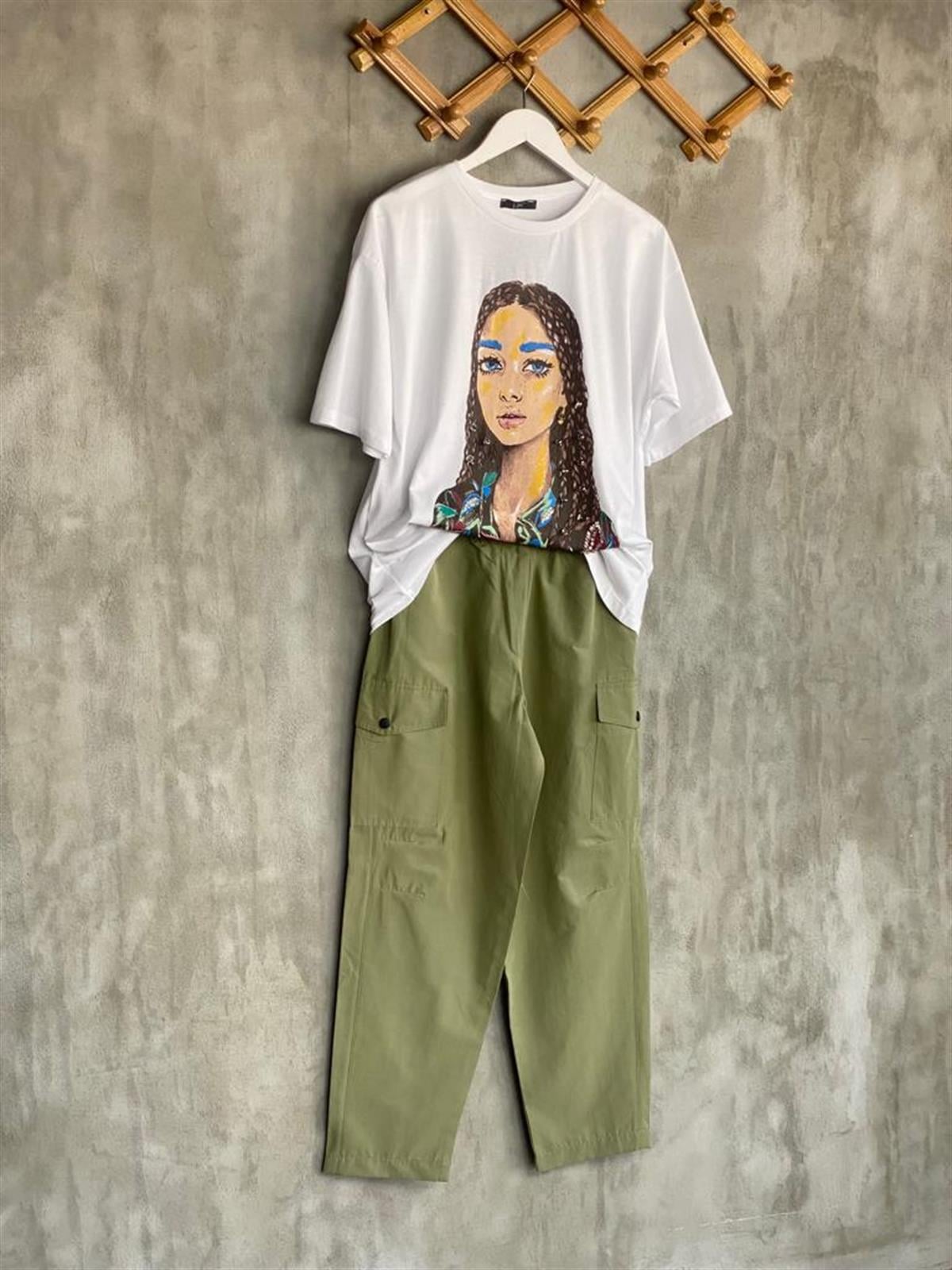 Saçları Piercingli Kız Tişört (Beyaz)