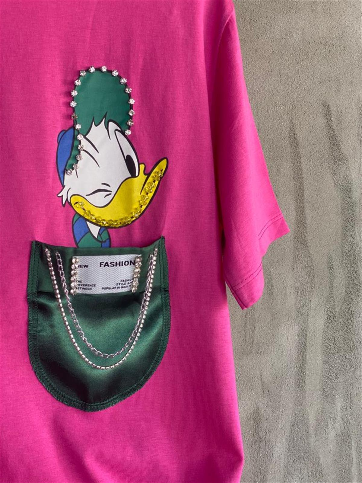 Saten Cep Taş İşlemeli Daffy Duck Kadın Tişört (Fuşya)