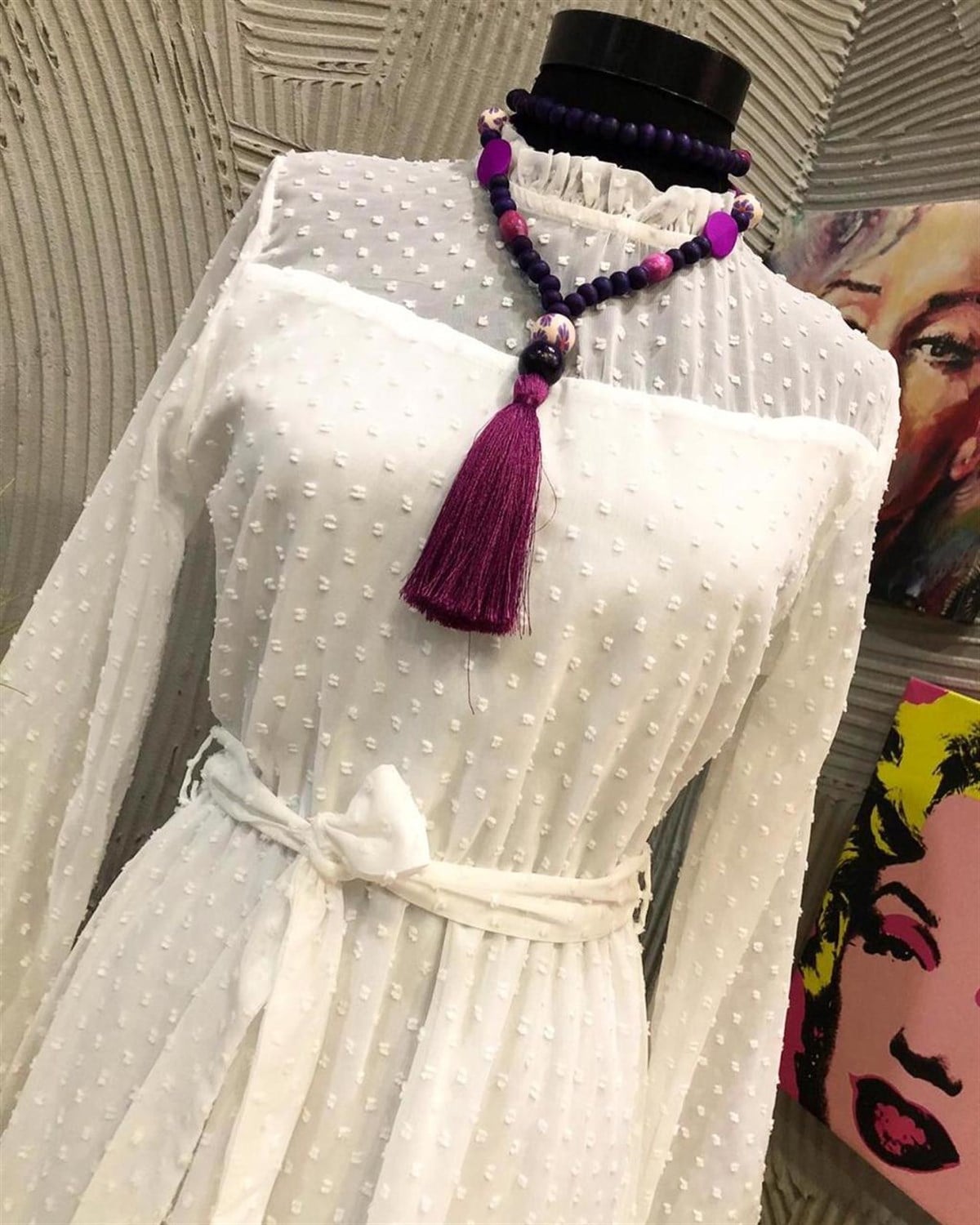 Şifon Kumaş Üzerine Kabartma Puantiyeli Midi Elbise (BEYAZ)