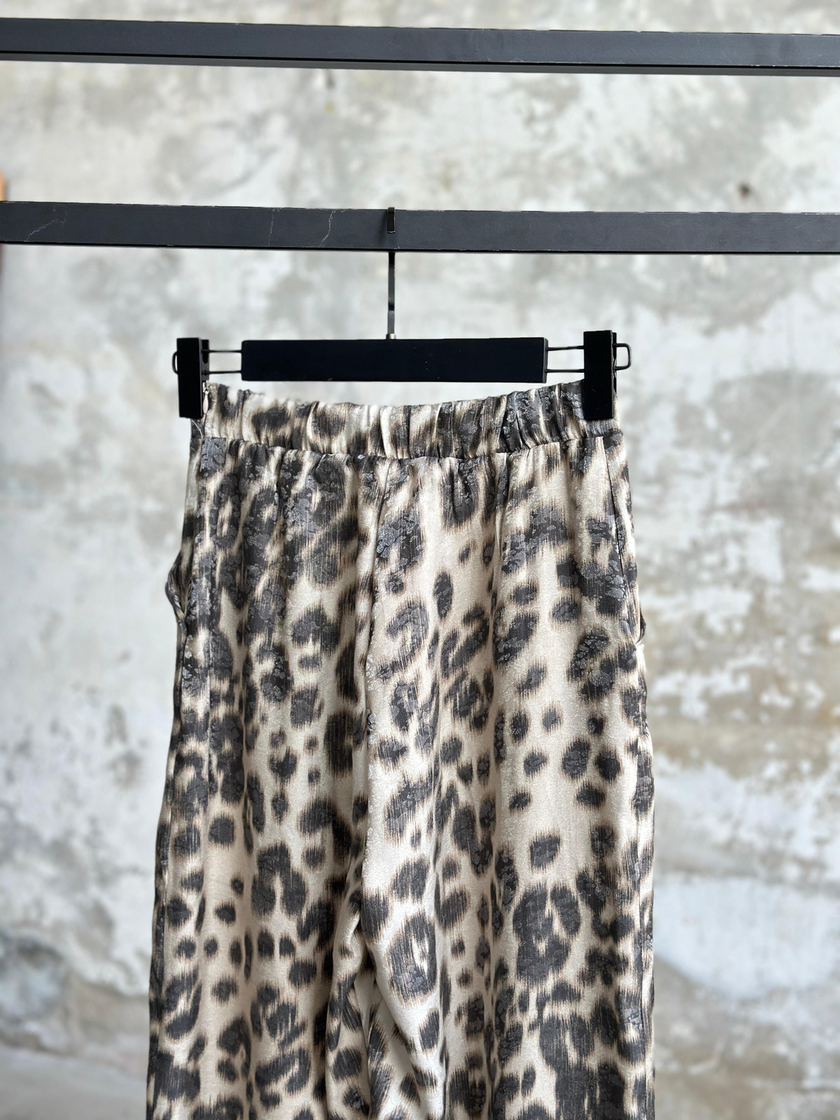 Sim Geçişli Leopar Desenli Pantolon (Taş)