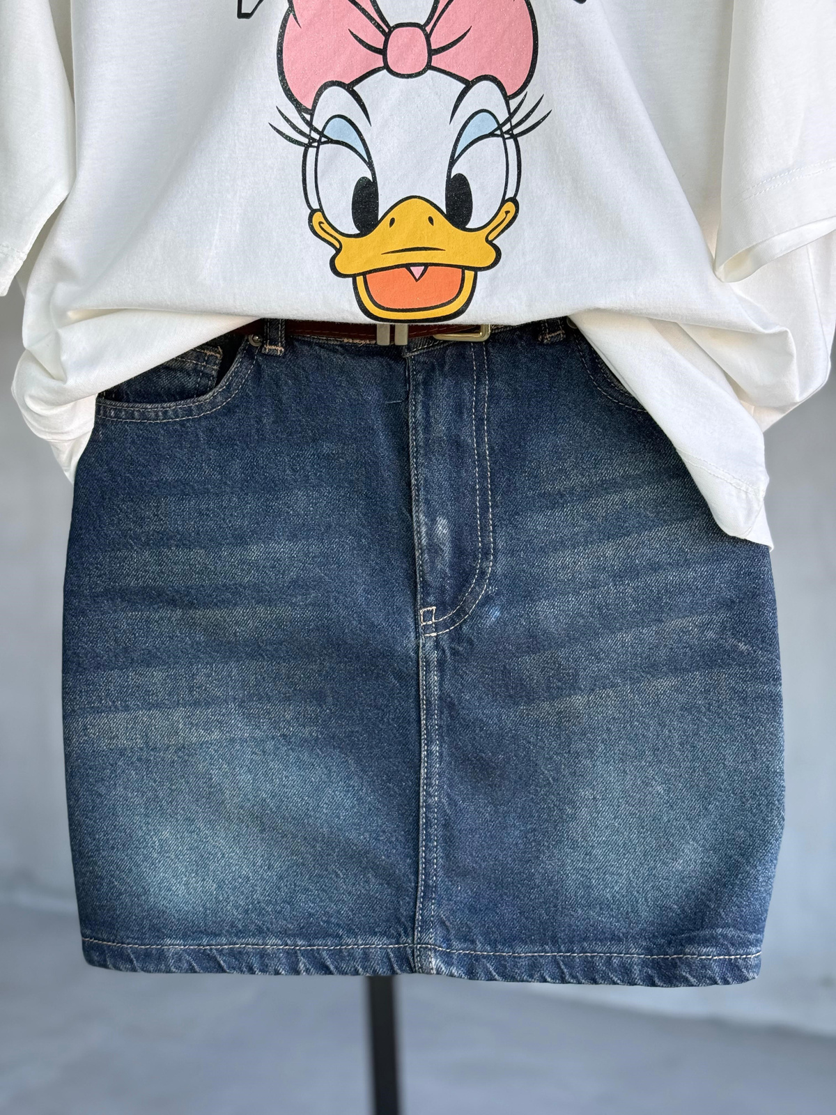 Simli Daisy Duck Baskılı Tişört (Beyaz)