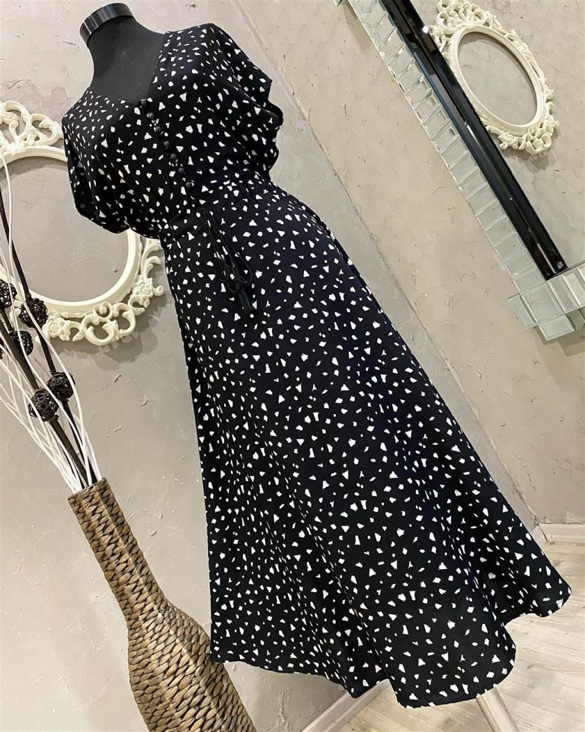 Sırt Detaylı Beli Lastikli Midi Boy Elbise (SİYAH)