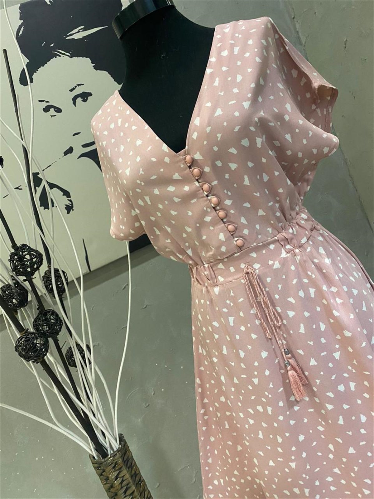 Sırt Detaylı Beli Lastikli Midi Boy Elbise (PUDRA)