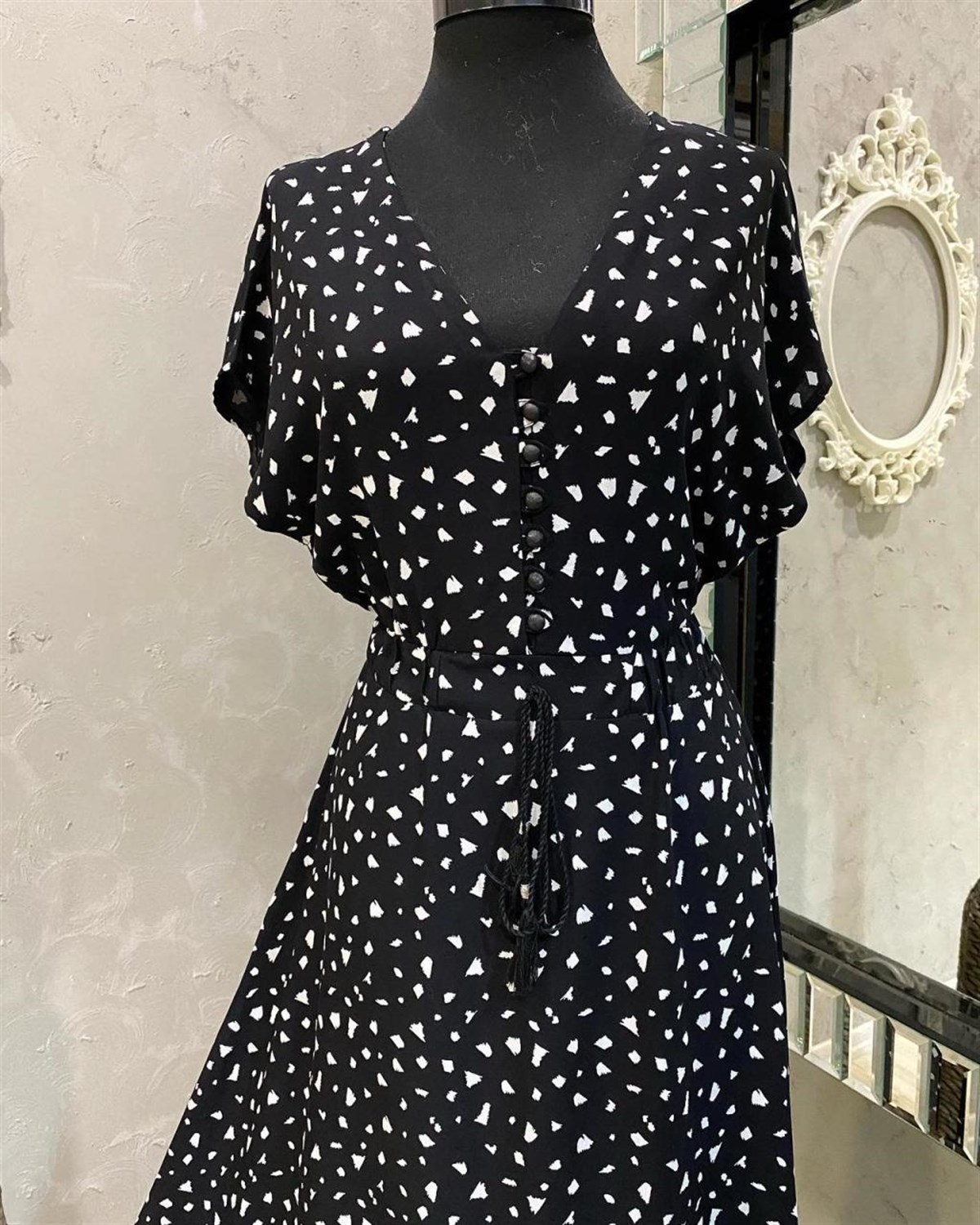Sırt Detaylı Beli Lastikli Midi Boy Elbise (SİYAH)