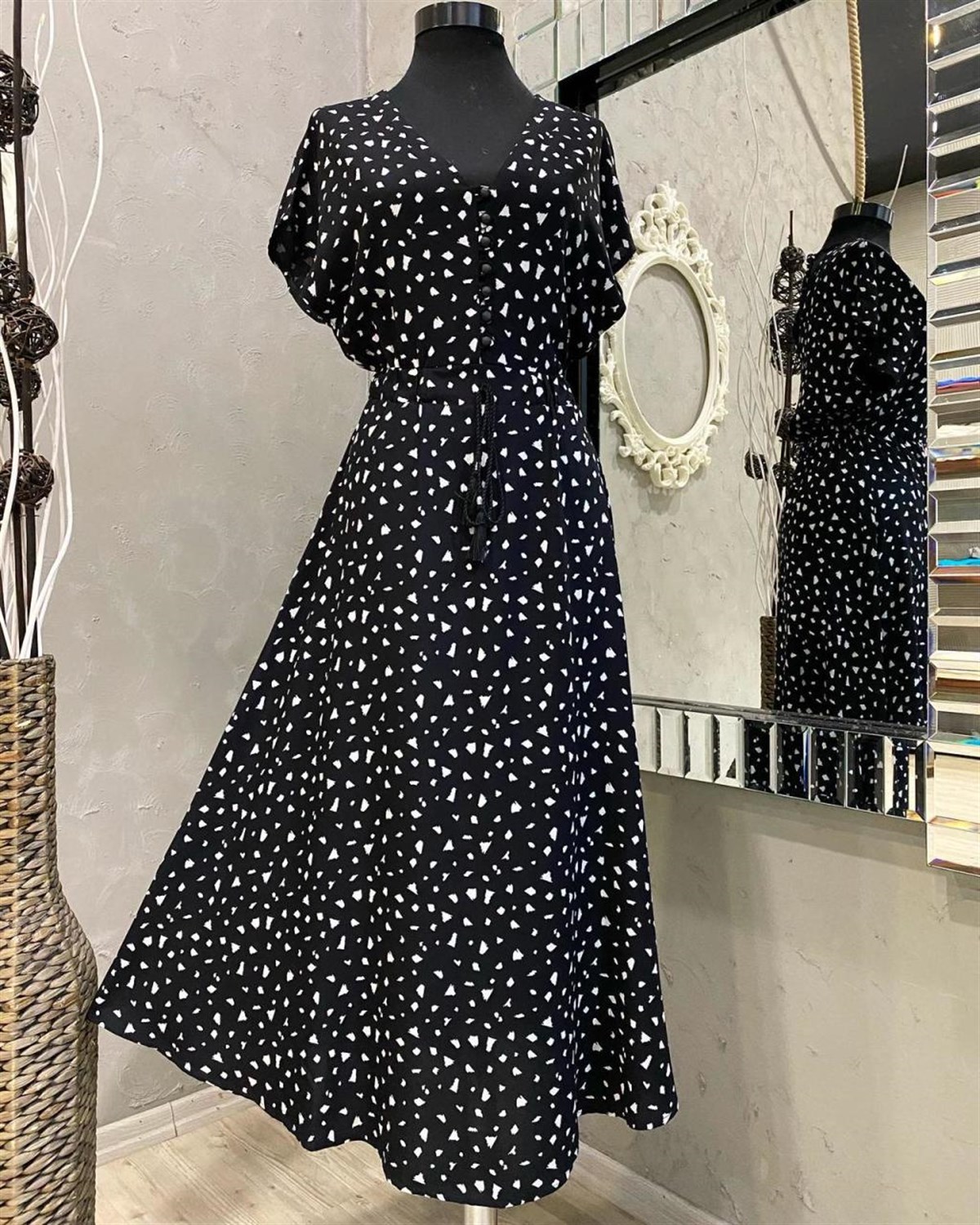 Sırt Detaylı Beli Lastikli Midi Boy Elbise (SİYAH)