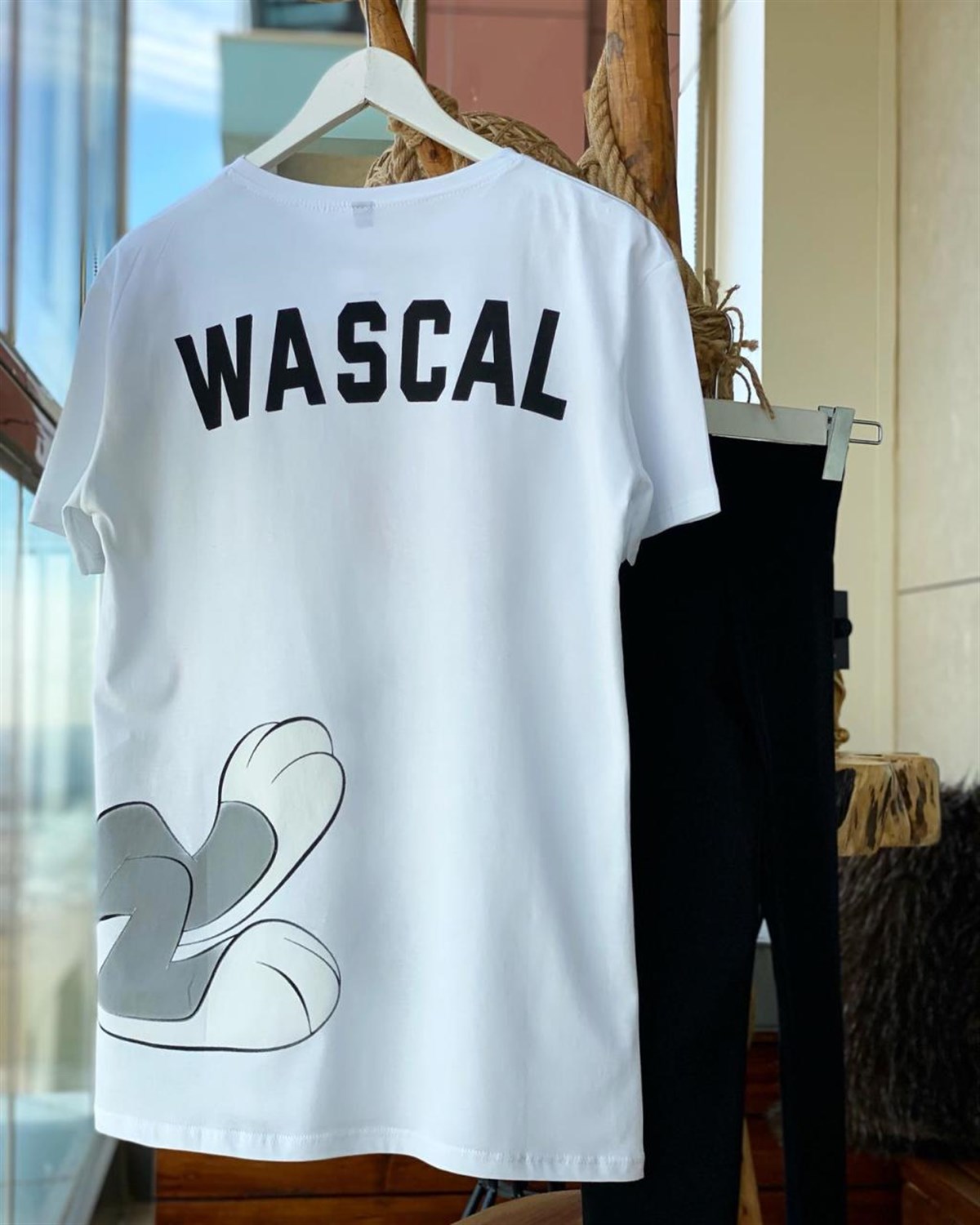 Sırt Detaylı Bugs Bunny Tshirt