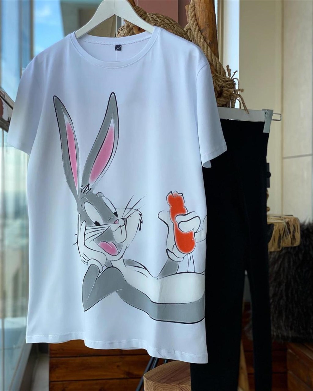 Sırt Detaylı Bugs Bunny Tshirt