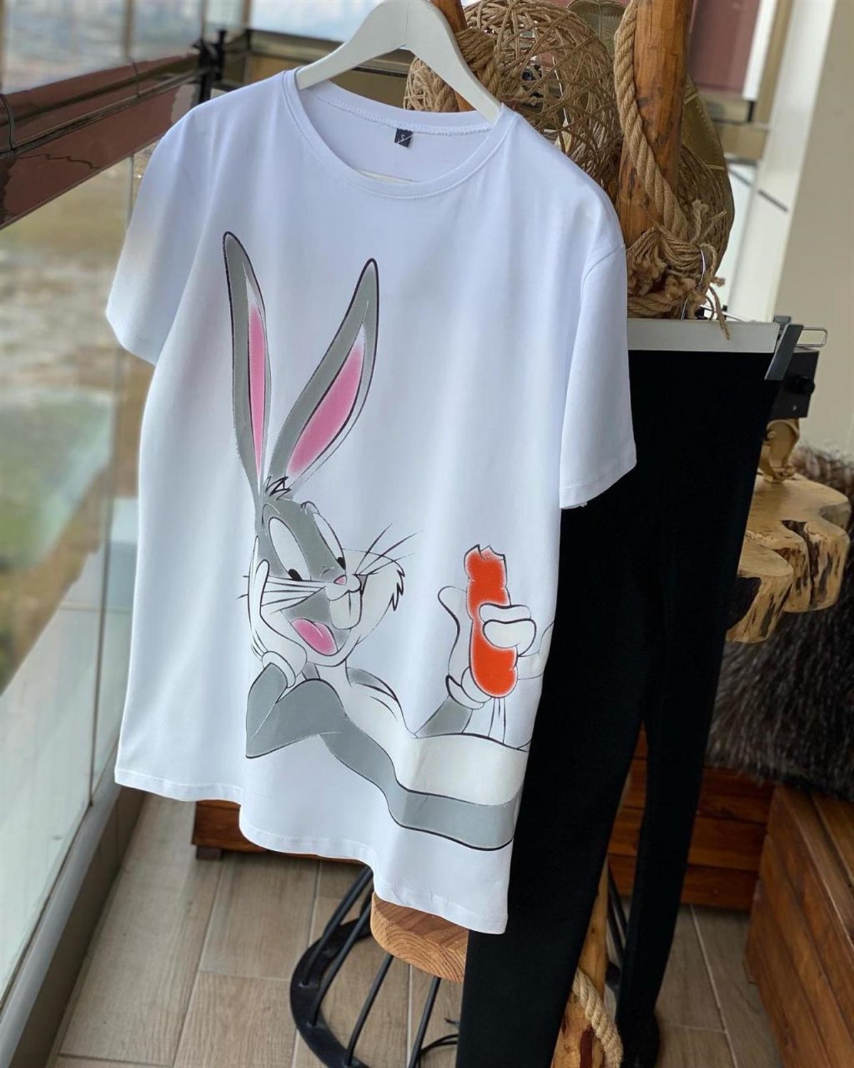 Sırt Detaylı Bugs Bunny Tshirt