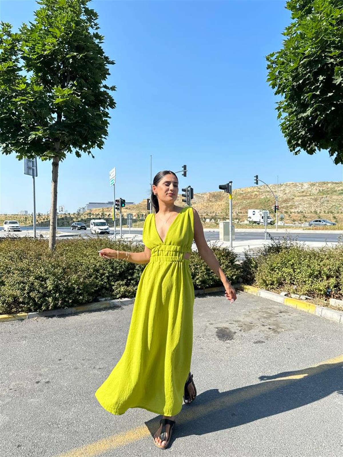 Sırt Detaylı Keten Elbise (Yağ Yeşili)