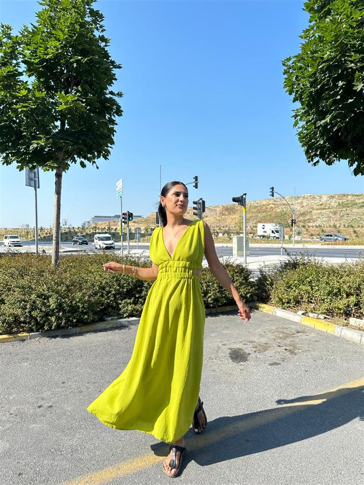 Sırt Detaylı Keten Elbise (Yağ Yeşili)
