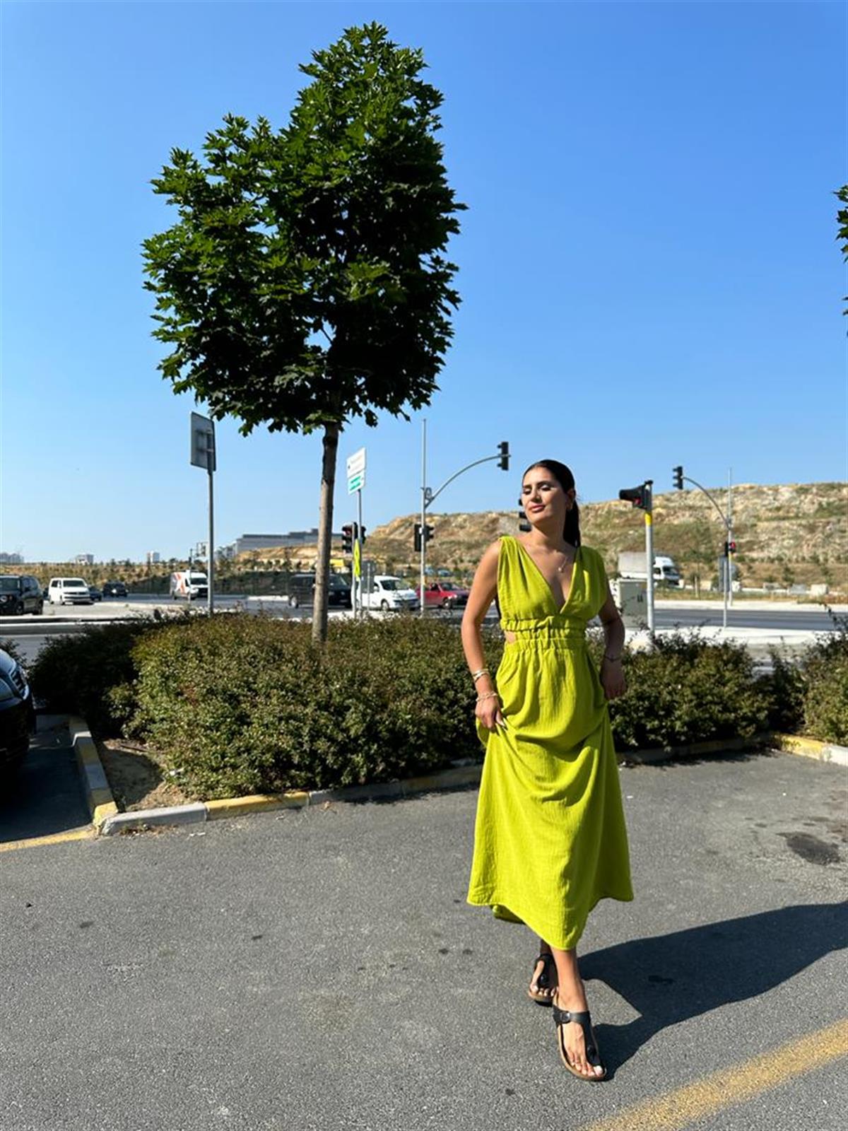 Sırt Detaylı Keten Elbise (Yağ Yeşili)