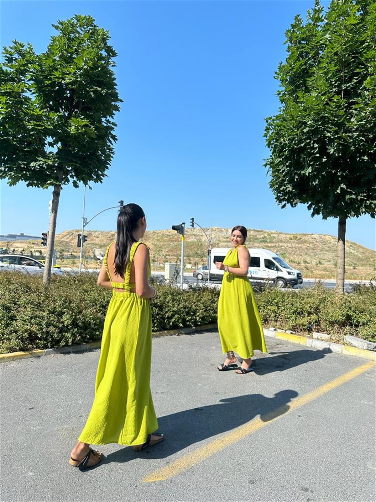 Sırt Detaylı Keten Elbise (Yağ Yeşili)
