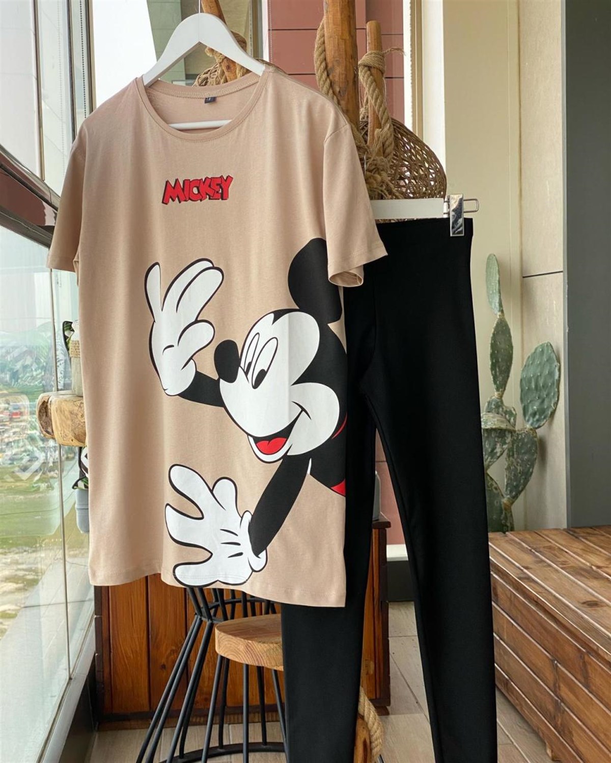 Sırt Detaylı Mickey Mouse Tshirt (Bej)