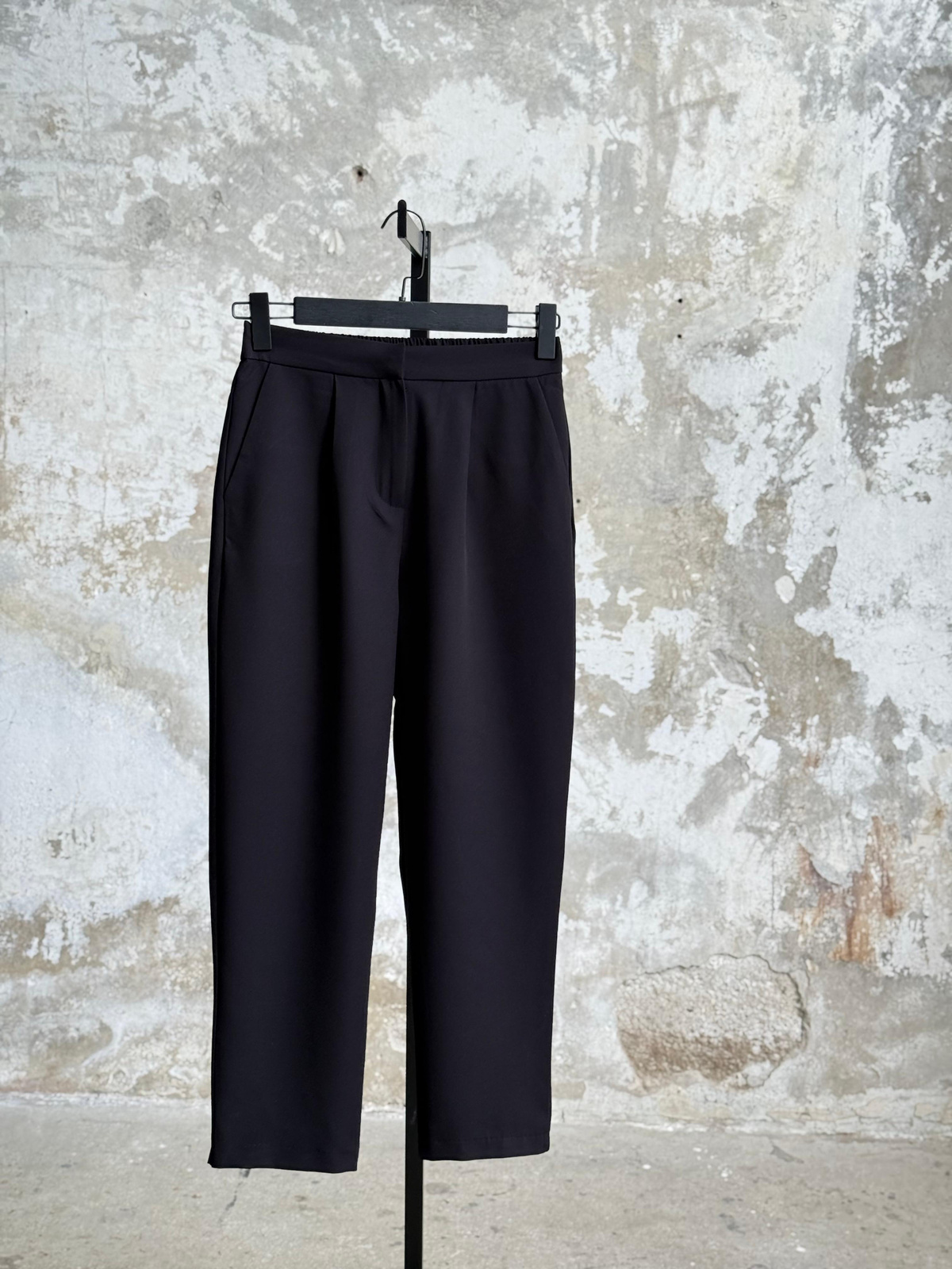 Sırt Lastik Detaylı Havuç Model Pantolon (Siyah)
