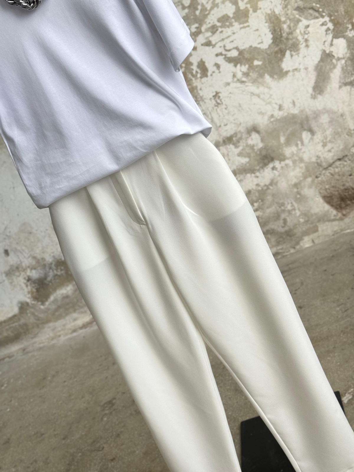 Sırt Lastik Detaylı Havuç Model Pantolon (Beyaz)