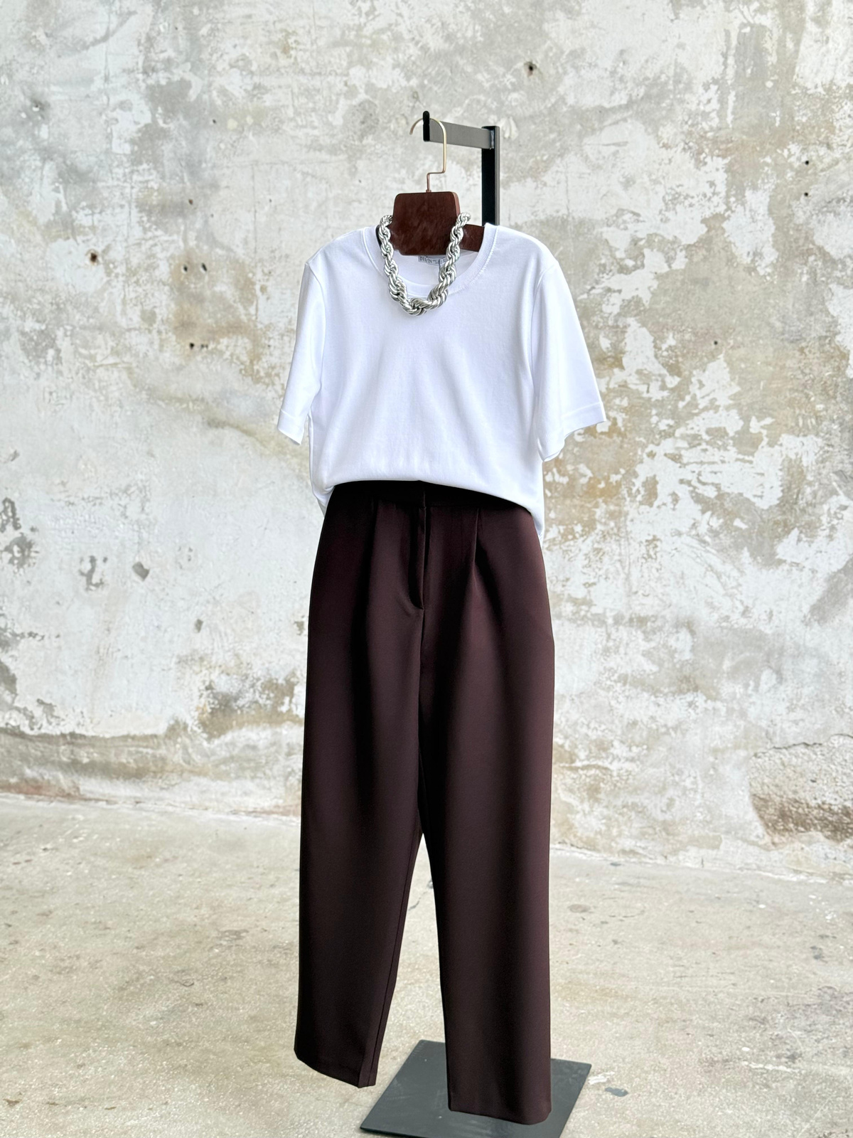 Sırt Lastik Detaylı Havuç Model Pantolon (Kahve)