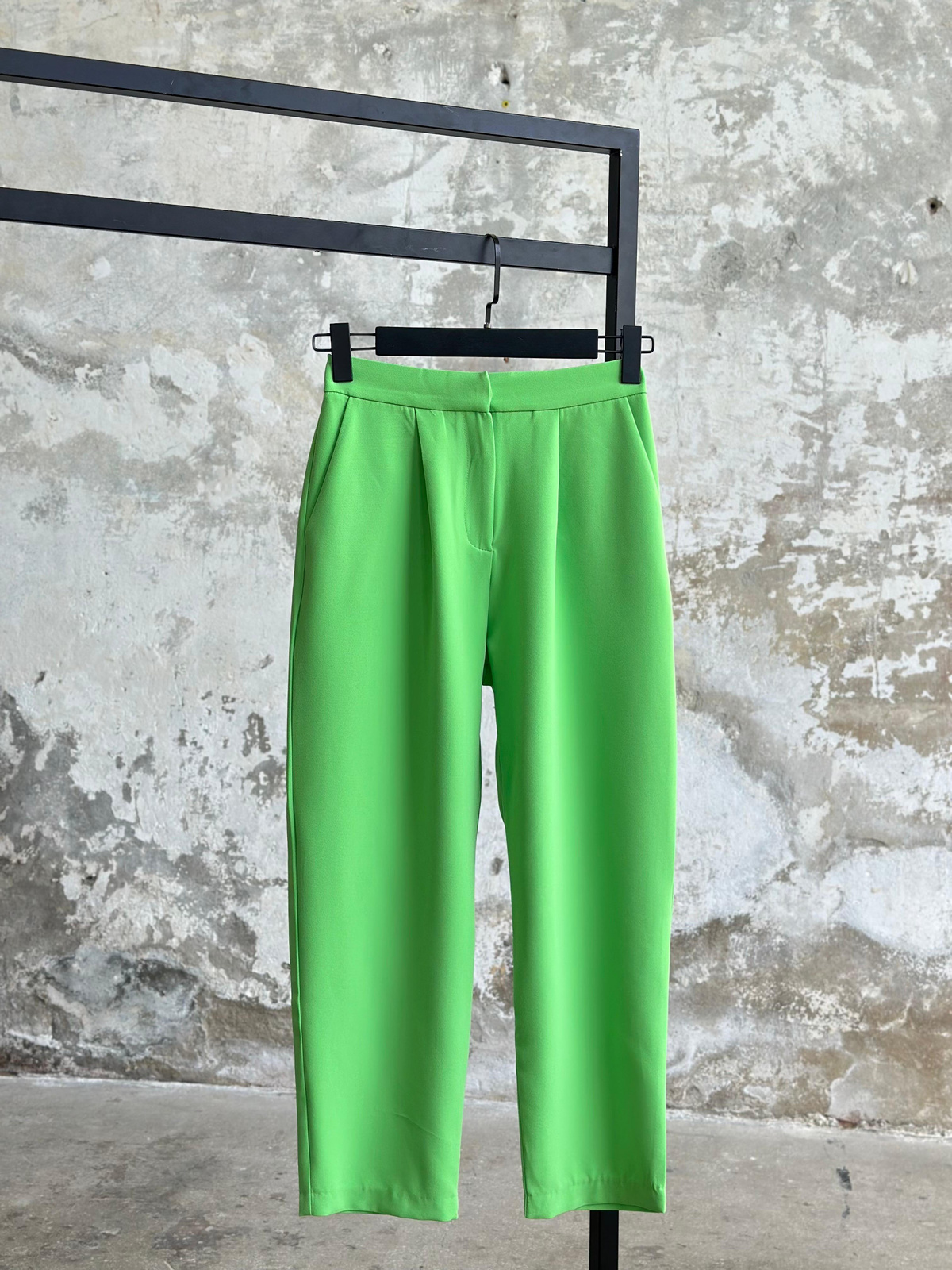 Sırt Lastik Detaylı Havuç Model Pantolon (Yeşil)