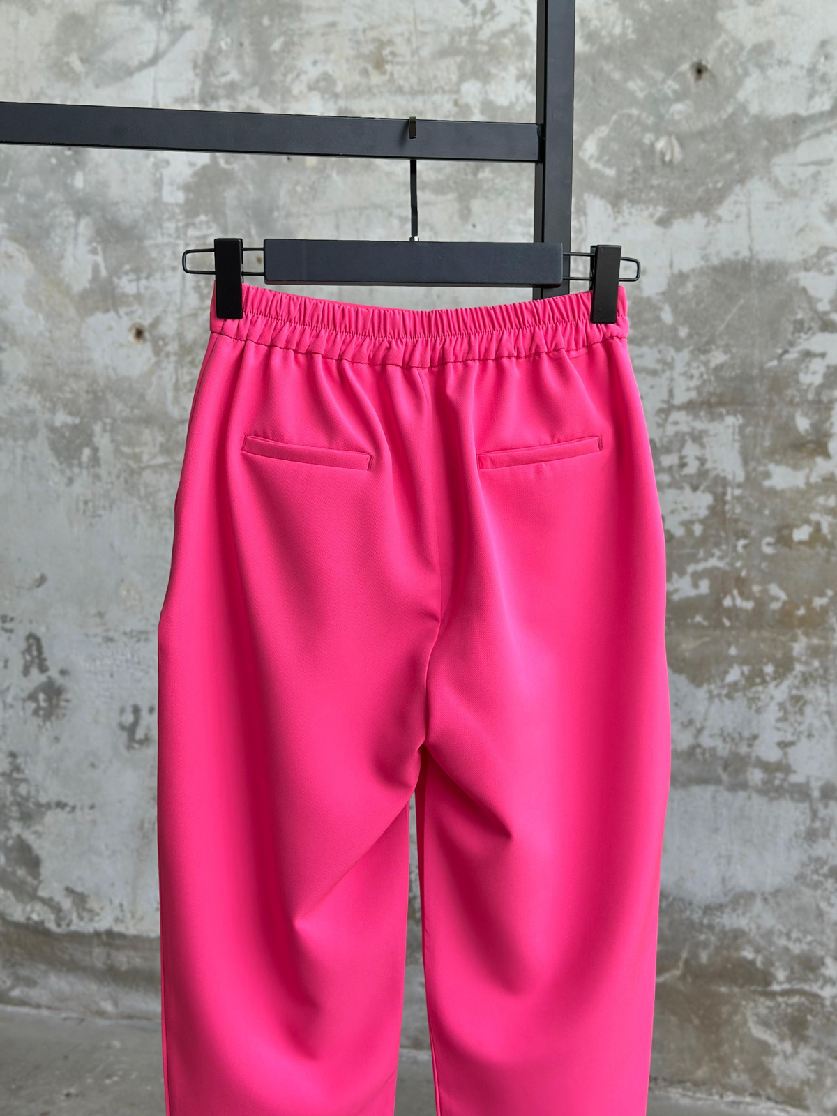 Sırt Lastik Detaylı Havuç Model Pantolon (Pembe)