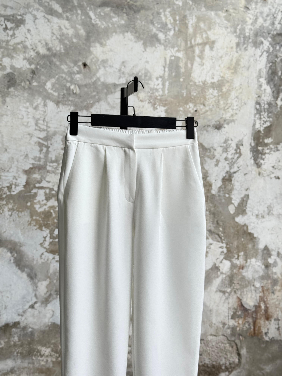 Sırt Lastik Detaylı Havuç Model Pantolon (Beyaz)