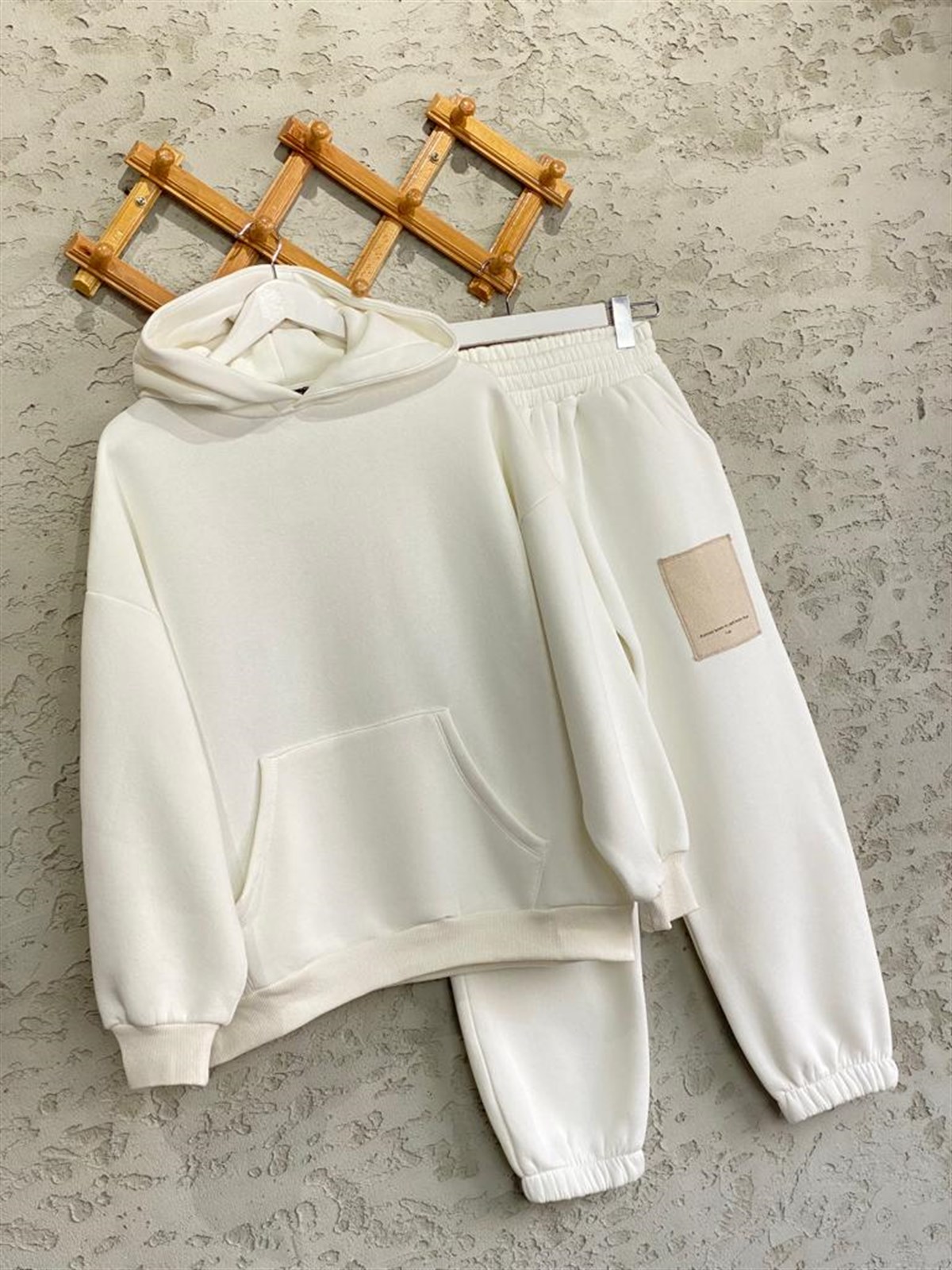 SIRT MODEL DETAYLI KAPÜŞONLU SWEATSHİRT JOGGER PANTOLON TAKIM (BEYAZ)