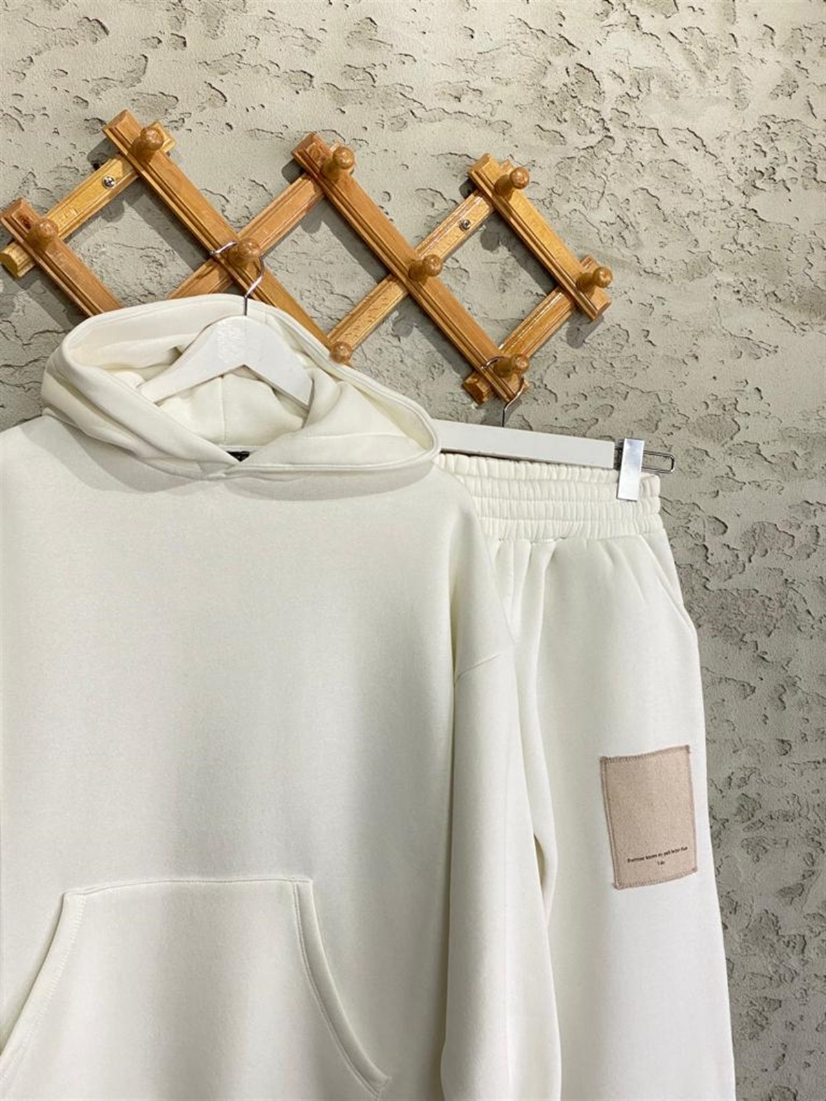 SIRT MODEL DETAYLI KAPÜŞONLU SWEATSHİRT JOGGER PANTOLON TAKIM (BEYAZ)
