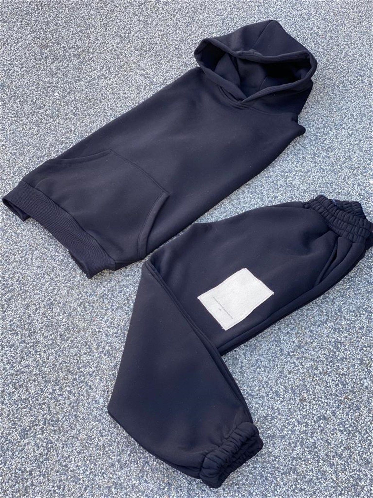 SIRT MODEL DETAYLI KAPÜŞONLU SWEATSHİRT JOGGER PANTOLON TAKIM (SİYAH)