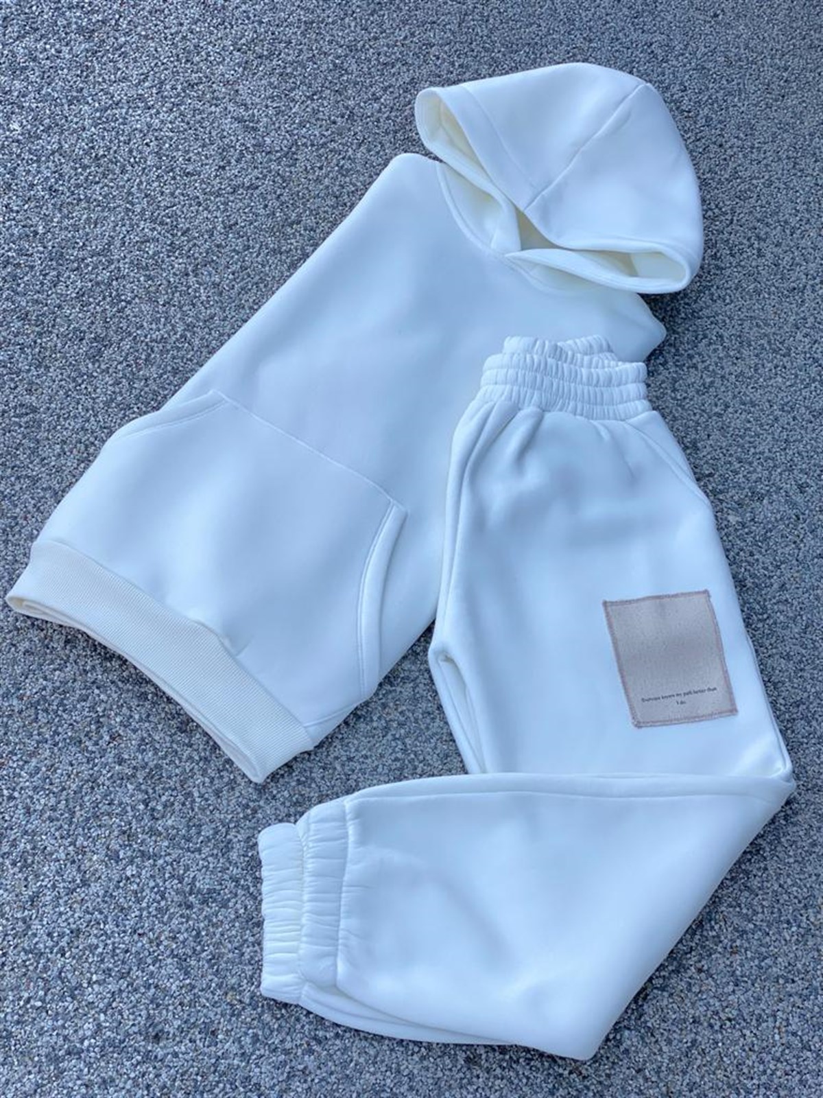 SIRT MODEL DETAYLI KAPÜŞONLU SWEATSHİRT JOGGER PANTOLON TAKIM (BEYAZ)