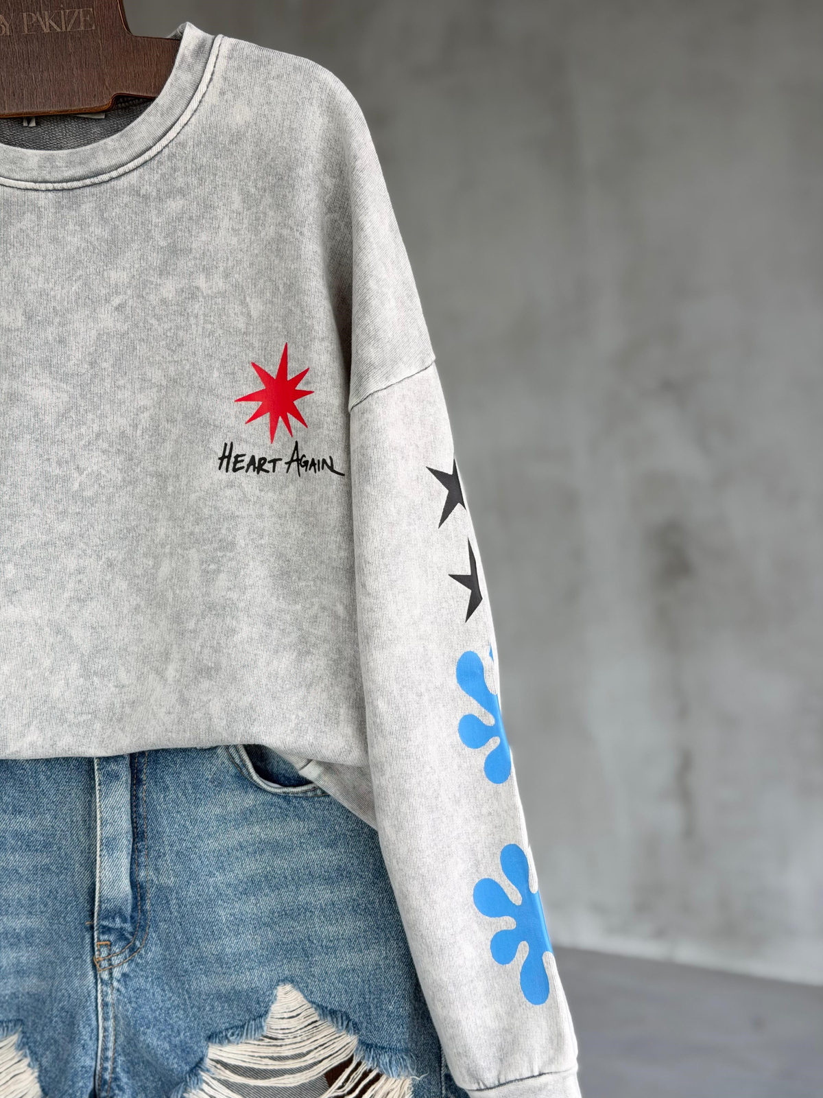 Sırt ve Kol Baskılı Tasarım Taş Yıkama Sweatshirt (Gri)