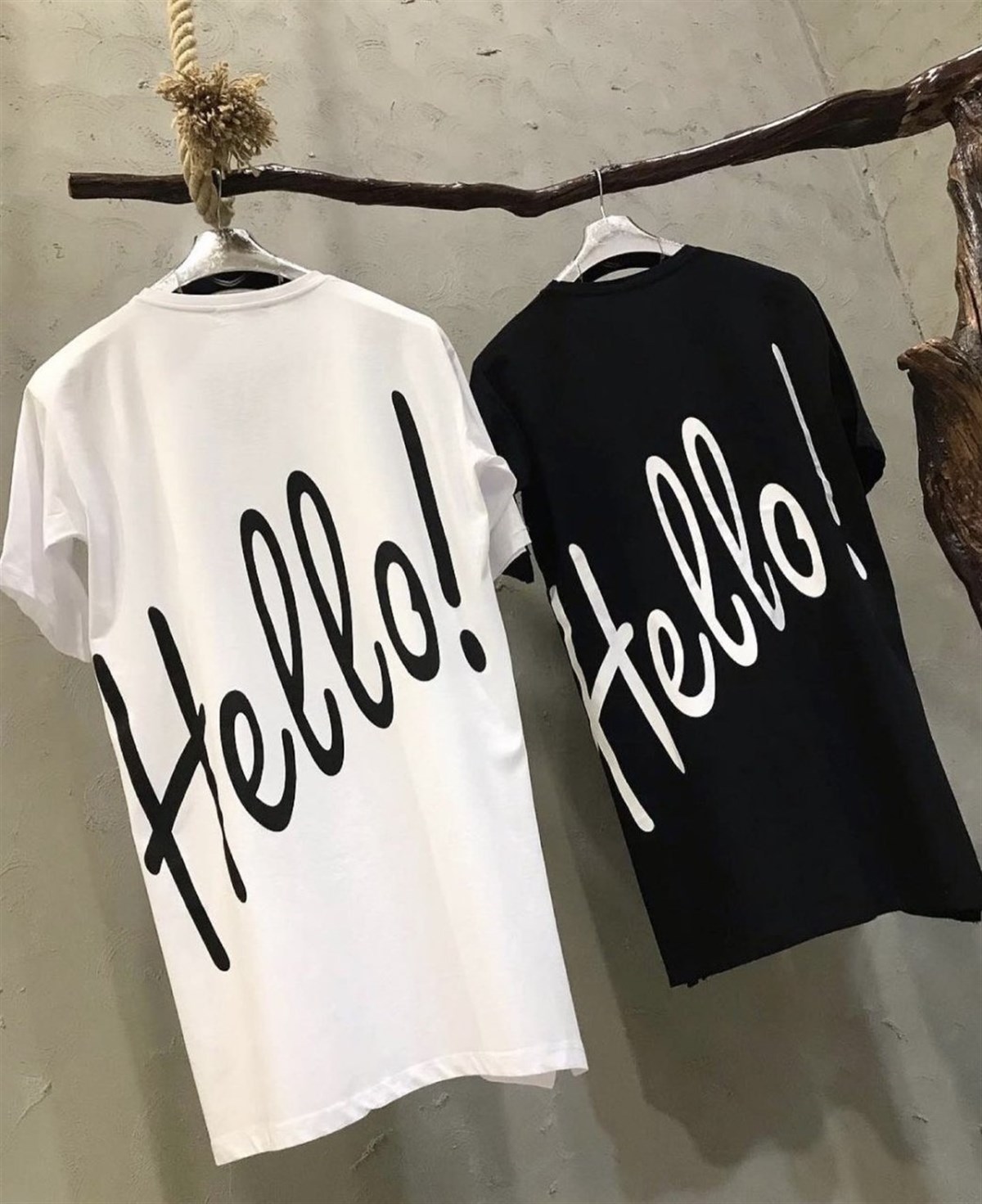 Sırtı Yazı Detaylı Uzun Salaş Penye Tshirt (SİYAH & BEYAZ)