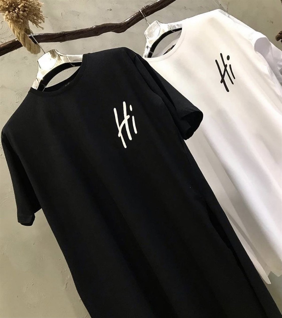 Sırtı Yazı Detaylı Uzun Salaş Penye Tshirt (SİYAH & BEYAZ)