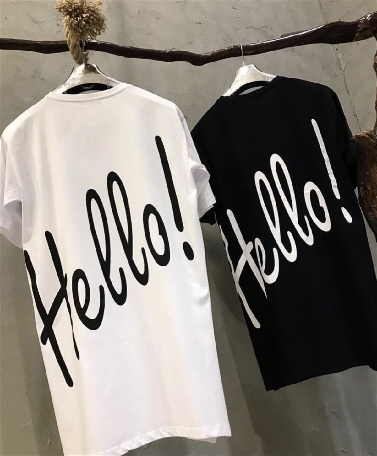 Sırtı Yazı Detaylı Uzun Salaş Penye Tshirt (SİYAH & BEYAZ)