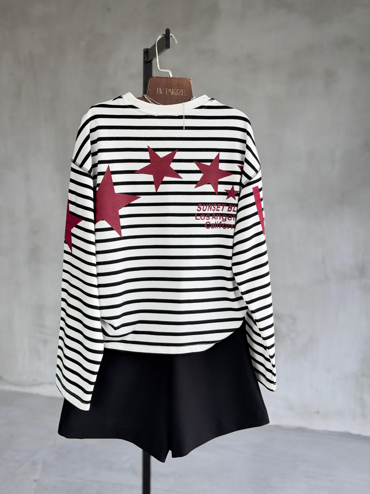 Sırtı Yıldız Baskılı Çizgili Salaş Sweatshirt (Beyaz)