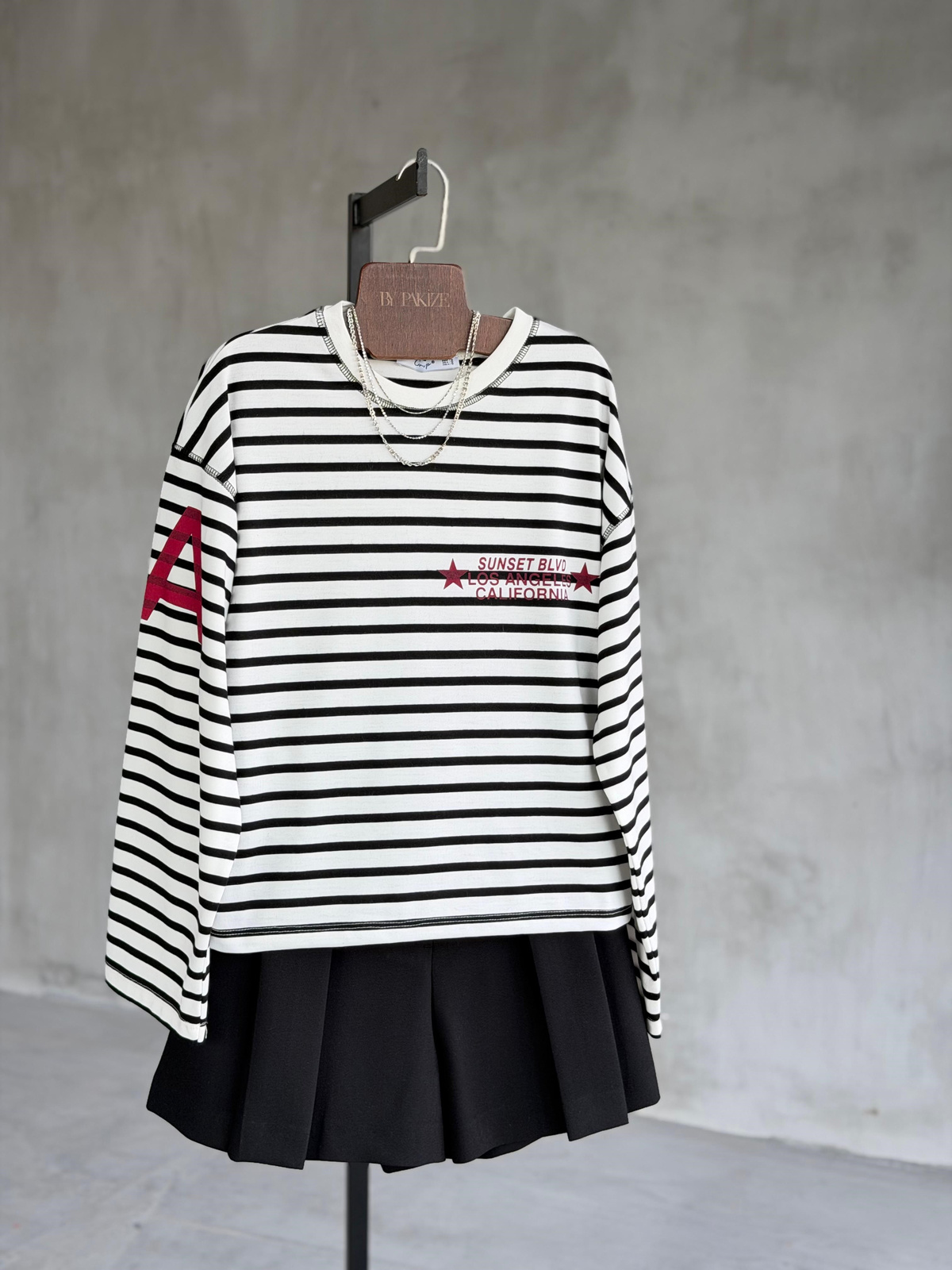 Sırtı Yıldız Baskılı Çizgili Salaş Sweatshirt (Beyaz)
