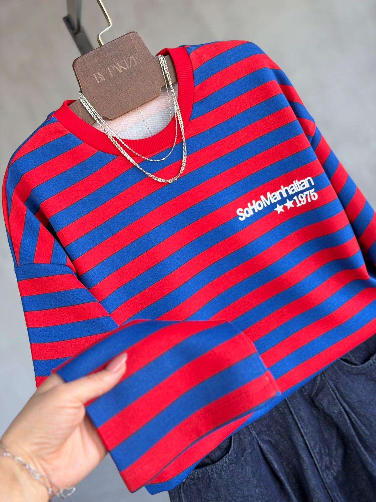 SoHo Manhattan Sırt Yıldız ve Yazı Baskılı Çizgili Sweatshirt(Sax-Kırmızı)