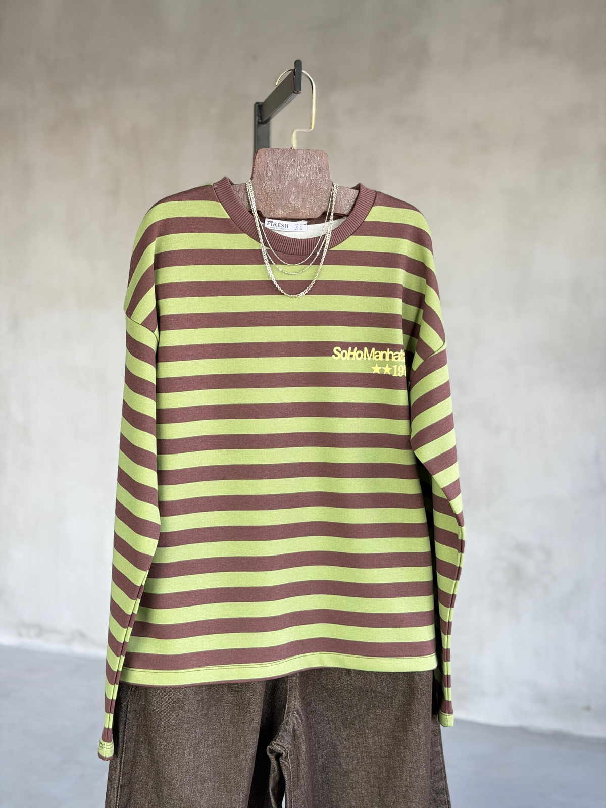 SoHo Manhattan Sırt Yıldız ve Yazı Baskılı Çizgili Sweatshirt(Kahve-Yeşi)