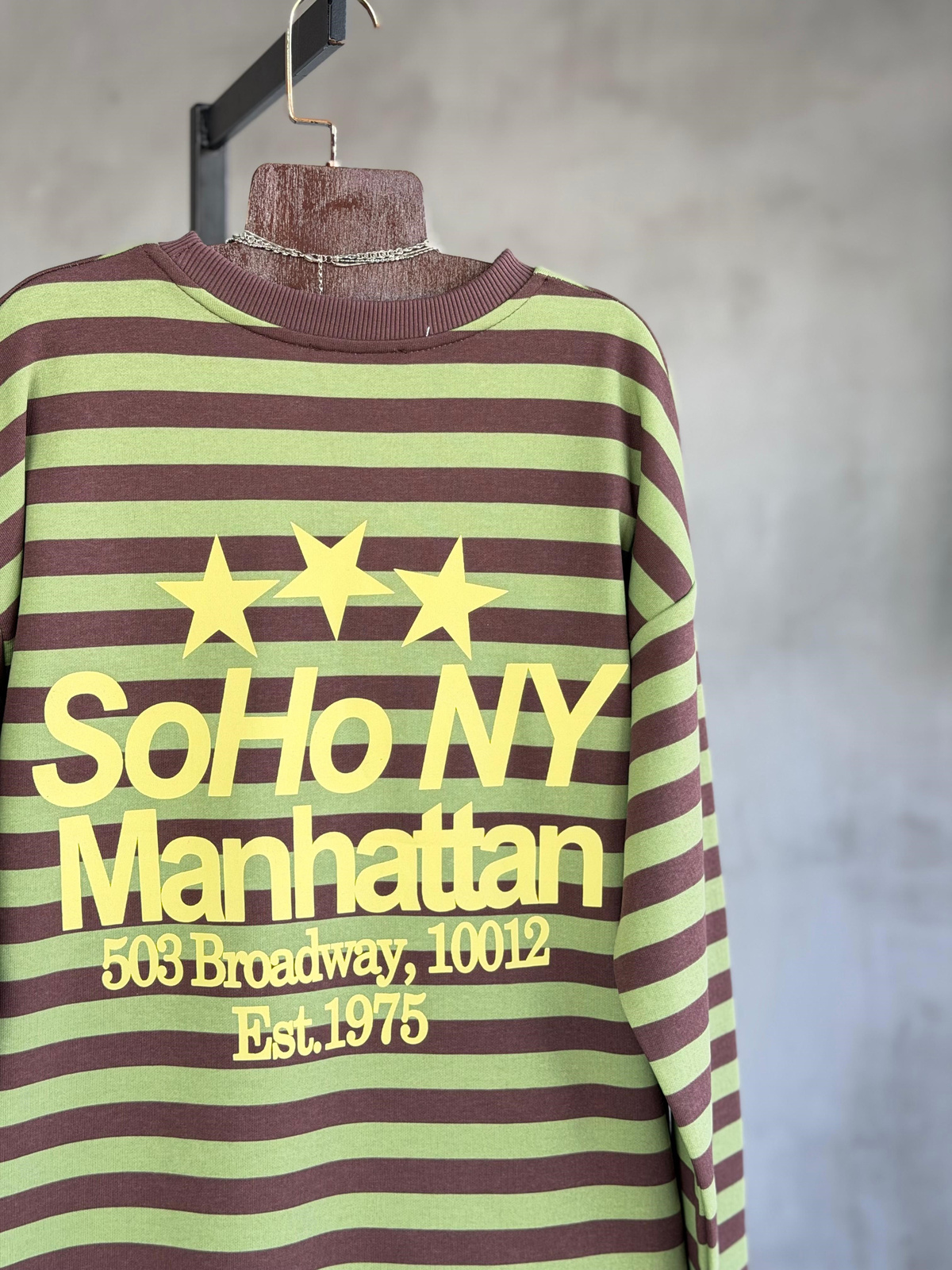 SoHo Manhattan Sırt Yıldız ve Yazı Baskılı Çizgili Sweatshirt(Kahve-Yeşi)