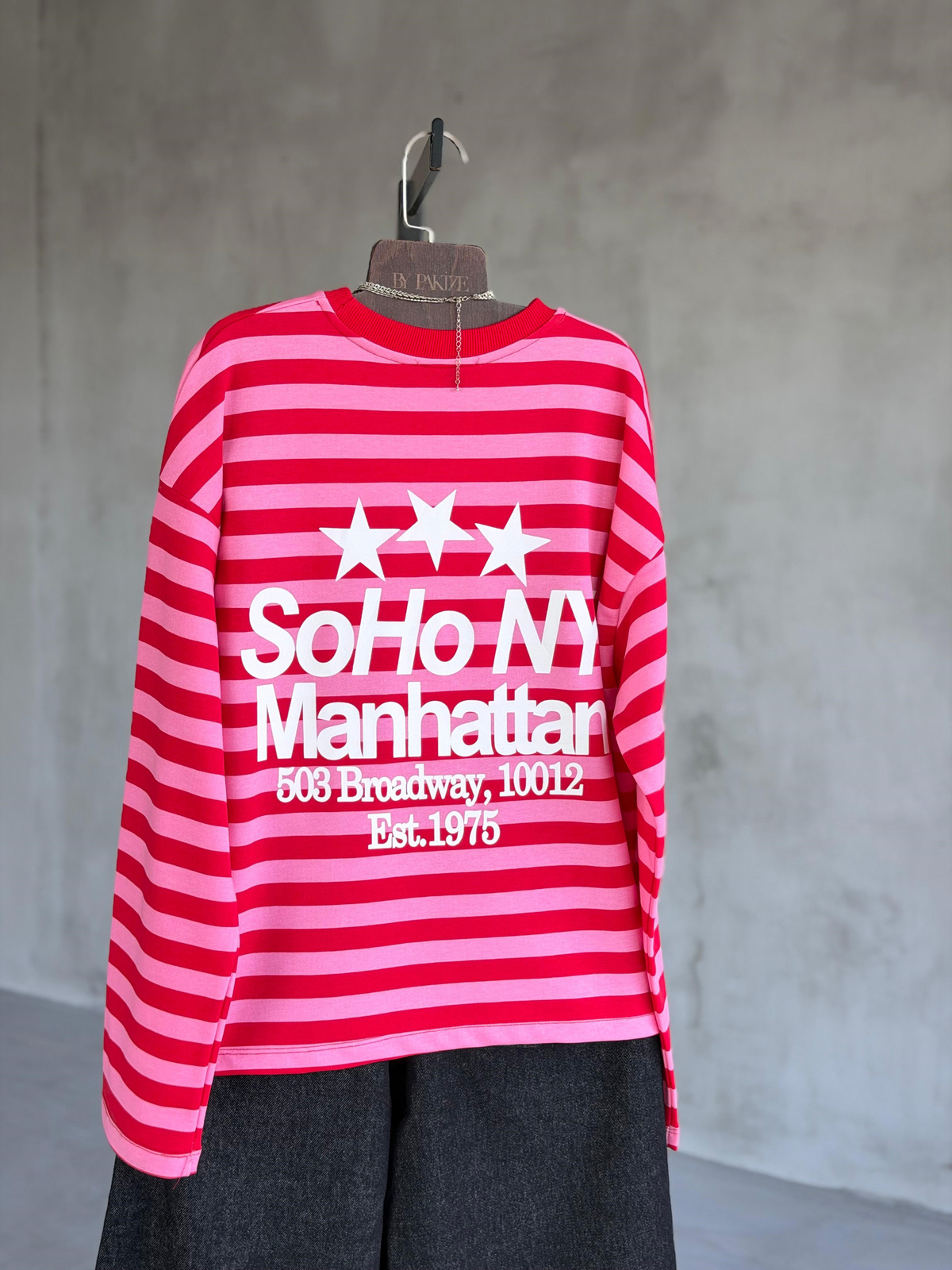 SoHo Manhattan Sırt Yıldız ve Yazı Baskılı Çizgili Sweatshirt(Kırmız-Pembe)