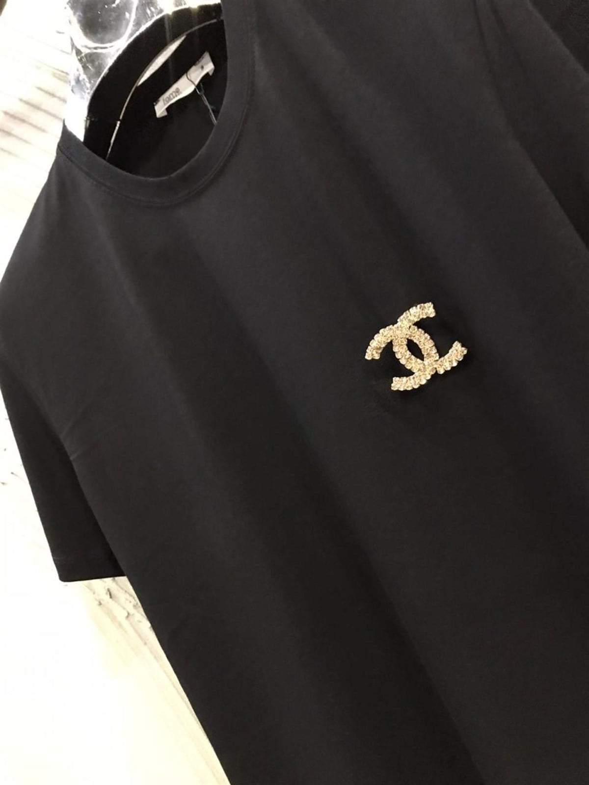 Taş Broşlu Basic Tshirt (SİYAH & BEYAZ)