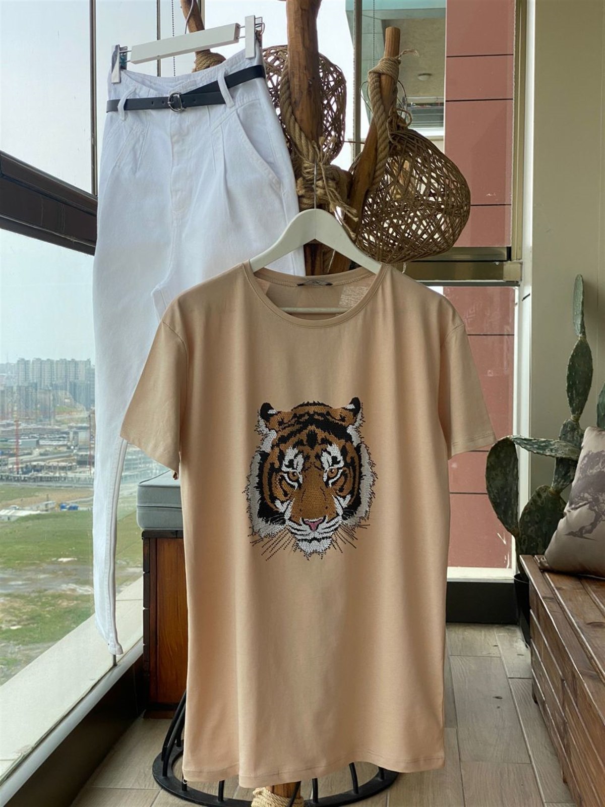 Taş İşlemeli Kaplan Baskılı Tshirt (Bej)